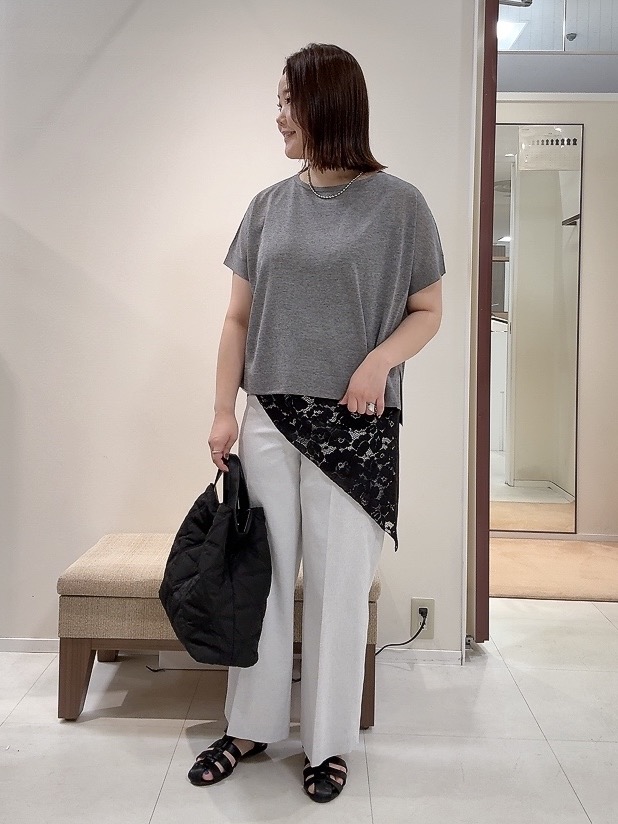 YUIさんの「UNTITLED｜【アンサンブル可/品のある透け感】Tシャツ風ニットトップス」を使ったコーディネート