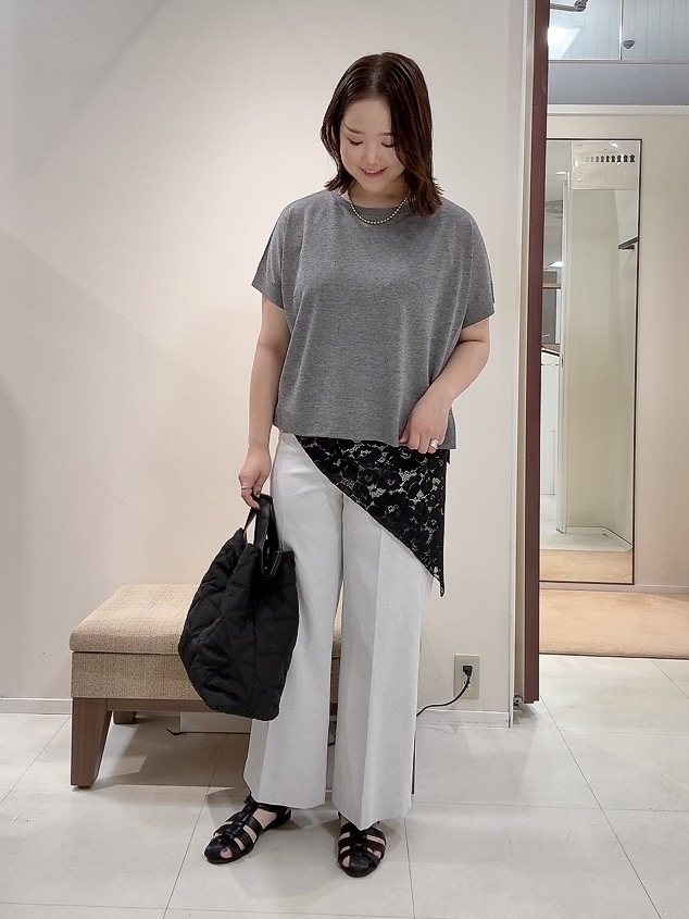 YUIさんの「UNTITLED｜【アンサンブル可/品のある透け感】Tシャツ風ニットトップス」を使ったコーディネート
