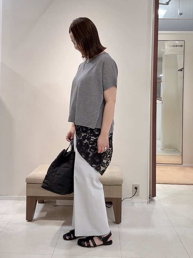 YUIさんの「UNTITLED｜【アンサンブル可/品のある透け感】Tシャツ風ニットトップス」を使ったコーディネート