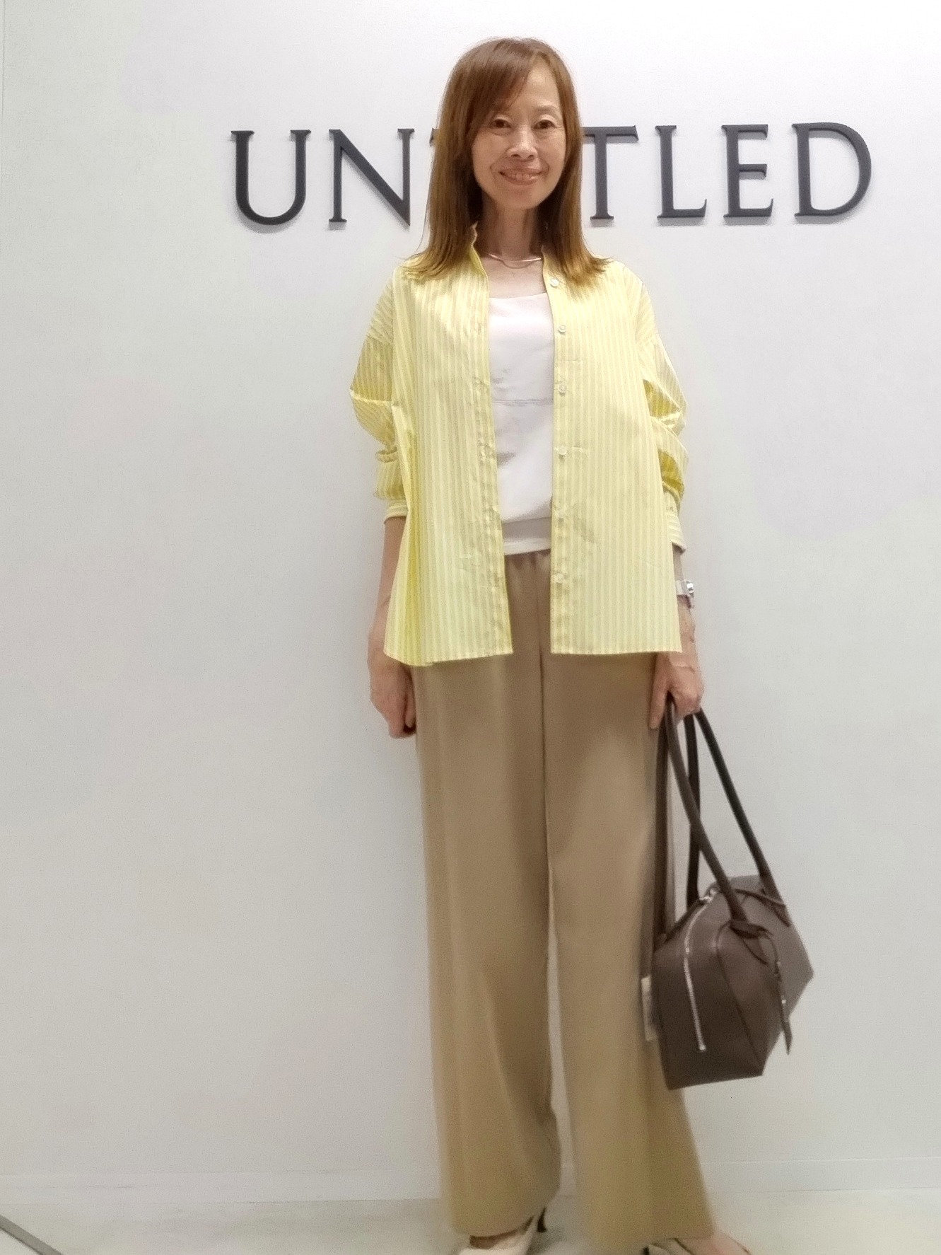 もりさんの「UNTITLED｜【多色展開】カラーベーシックシャツ」を使ったコーディネート