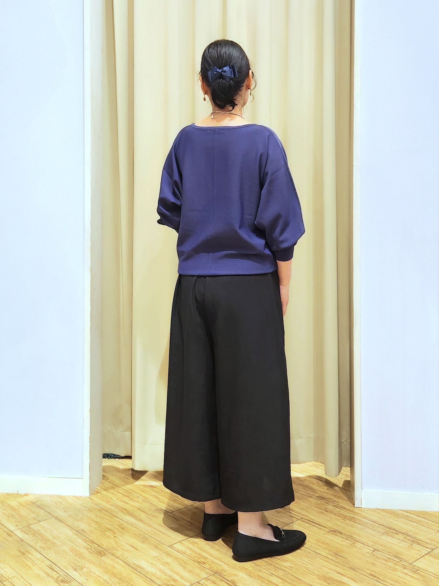 くまさんの「SHOO･LA･RUE｜【洗濯機可】軽やかでさらっとしたタッチ すっきり見えドルマンニット」を使ったコーディネート
