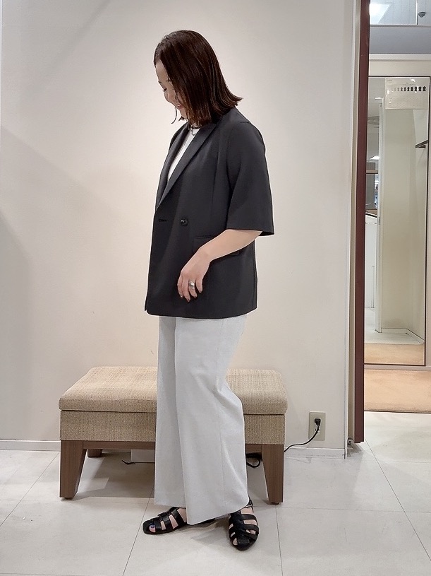 YUIさんの「UNTITLED｜【秋の通勤羽織/セットアップ可/UVカット】エアリークール半袖ジャケット」を使ったコーディネート