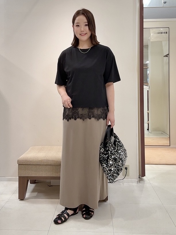 YUIさんの「UNTITLED｜【1枚でもセットでも】レースキャミ付きプルオーバー」を使ったコーディネート