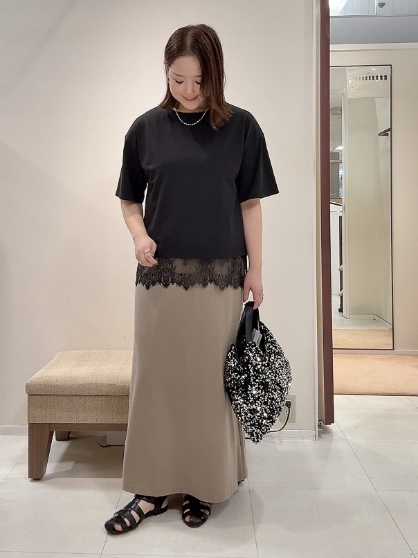 YUIさんの「UNTITLED｜【1枚でもセットでも】レースキャミ付きプルオーバー」を使ったコーディネート