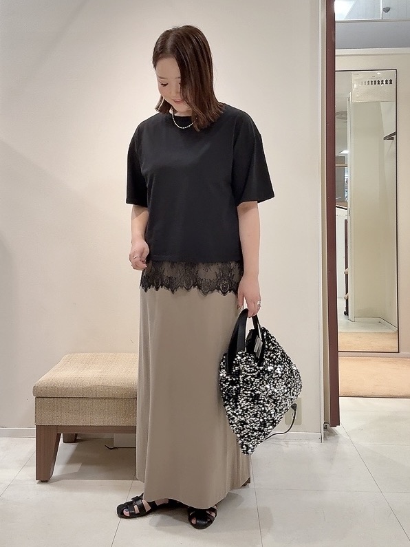 YUIさんの「UNTITLED｜【1枚でもセットでも】レースキャミ付きプルオーバー」を使ったコーディネート