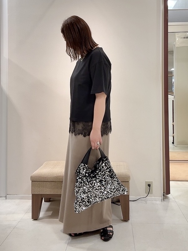 YUIさんの「UNTITLED｜【1枚でもセットでも】レースキャミ付きプルオーバー」を使ったコーディネート