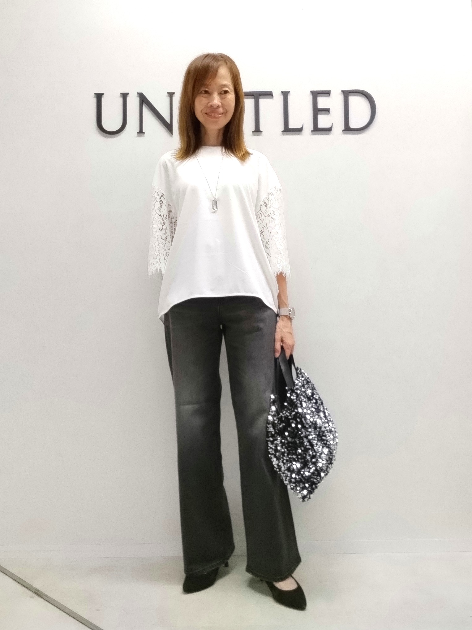 もりさんの「UNTITLED｜【秋映え/甘めTシャツ】袖レースプルオーバー」を使ったコーディネート