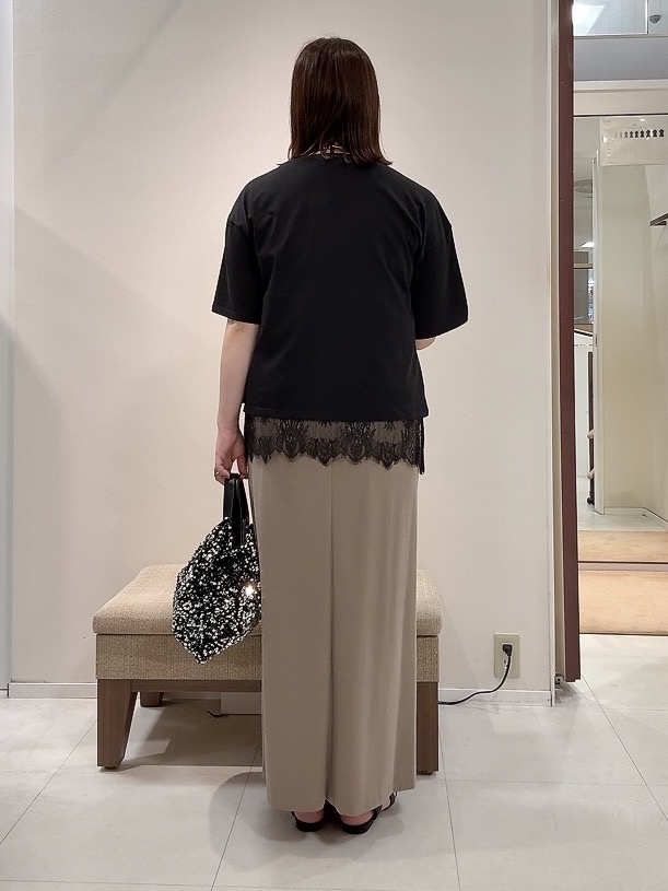 YUIさんの「UNTITLED｜【1枚でもセットでも】レースキャミ付きプルオーバー」を使ったコーディネート