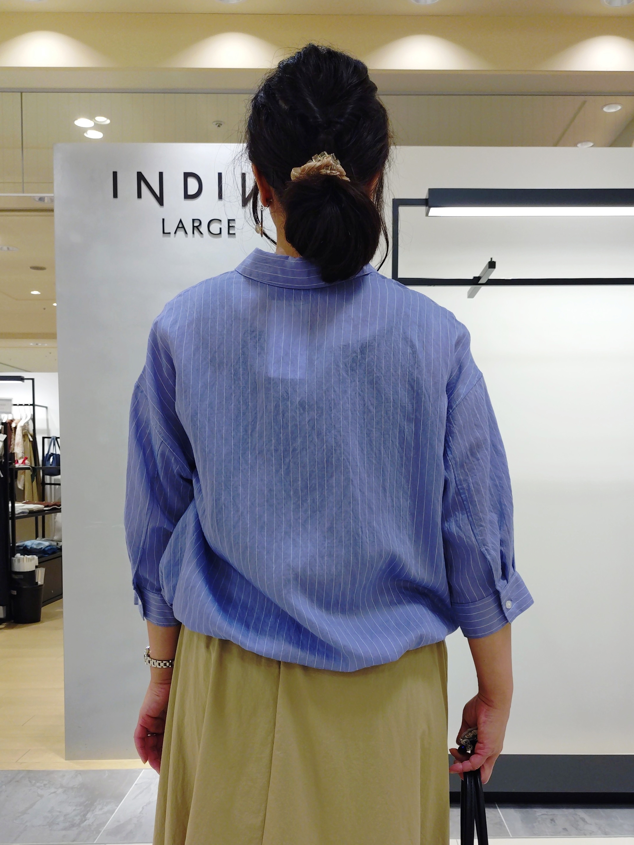 TOMOMIさんの「INDIVI｜【収納力◎／トレンド】スクエアトートバッグ」を使ったコーディネート