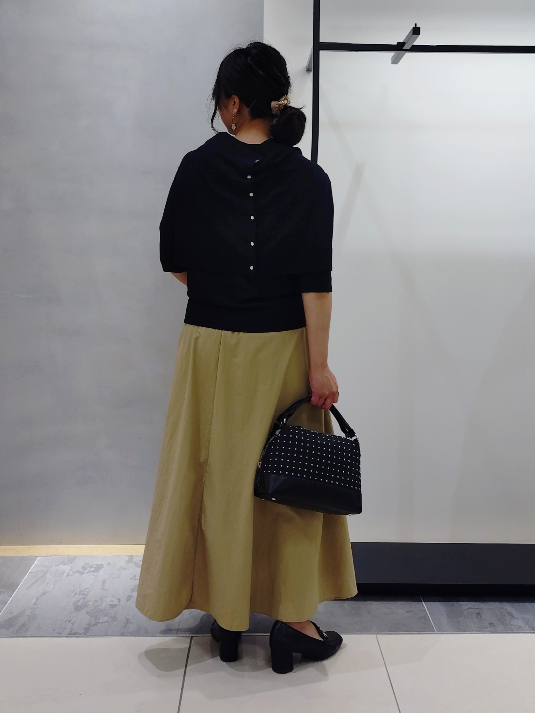 TOMOMIさんの「INDIVI｜【撥水／裏地なし軽量】ギャザーボリュームスカート」を使ったコーディネート