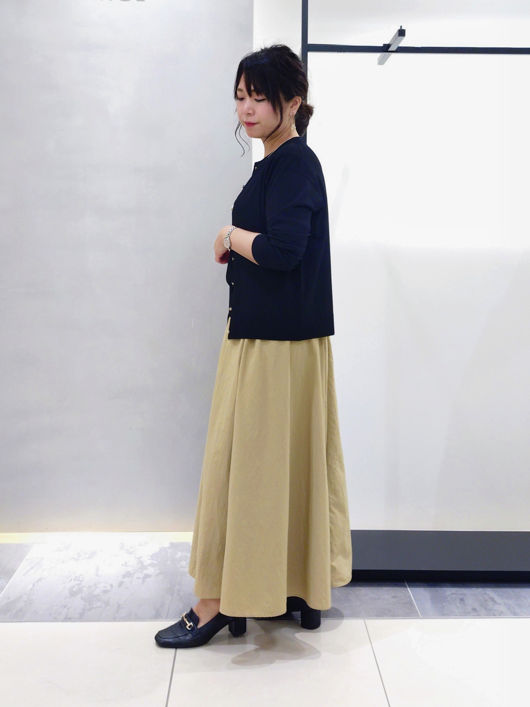 TOMOMIさんの「INDIVI｜【撥水／裏地なし軽量】ギャザーボリュームスカート」を使ったコーディネート