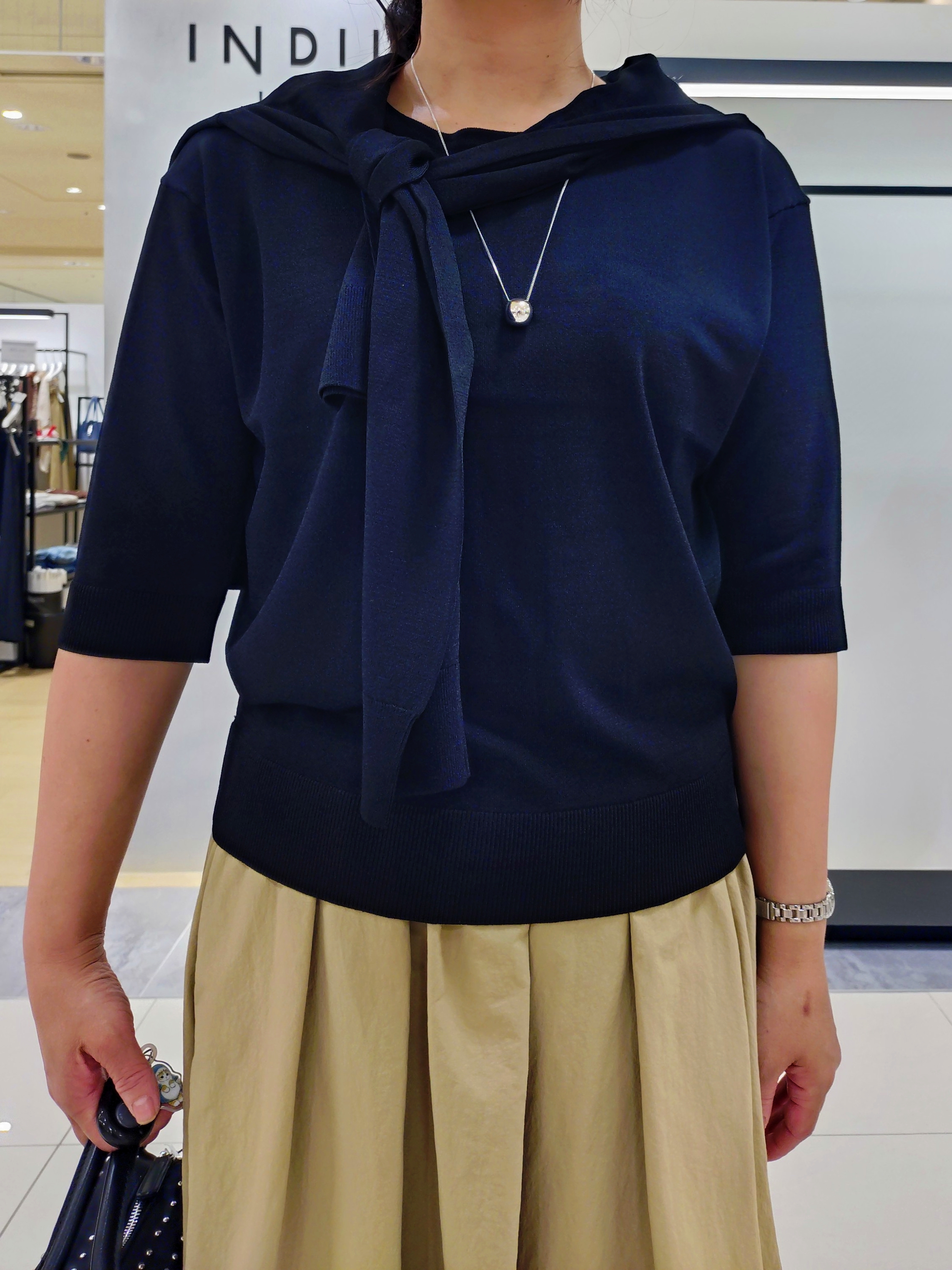 TOMOMIさんの「INDIVI｜【撥水／裏地なし軽量】ギャザーボリュームスカート」を使ったコーディネート