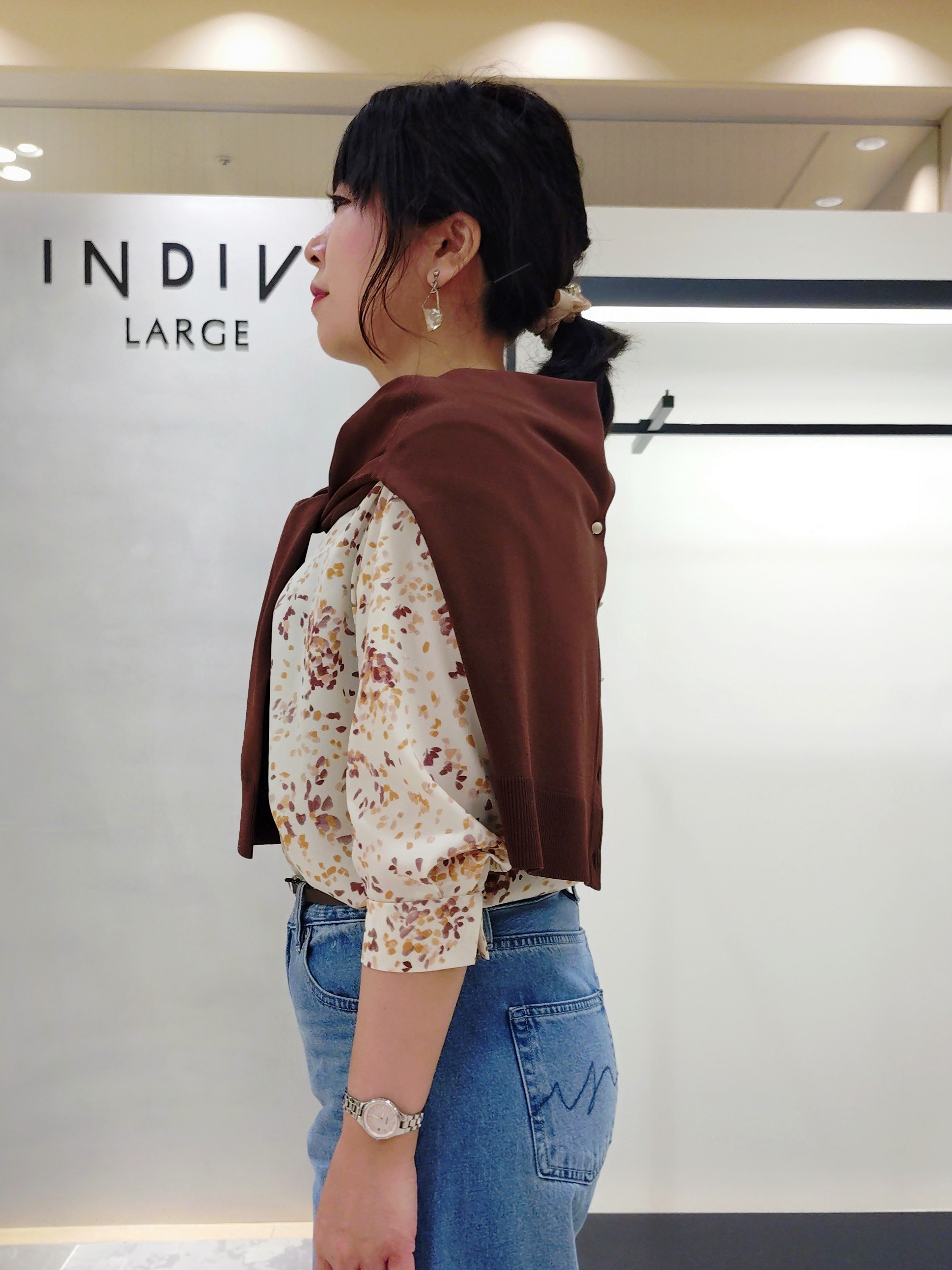 TOMOMIさんの「INDIVI｜【新作登場！】カーブシルエットデニム」を使ったコーディネート