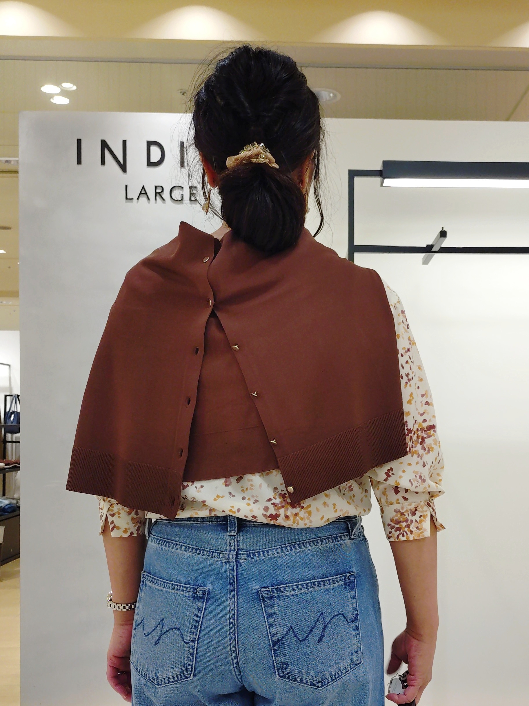 TOMOMIさんの「INDIVI｜【新作登場！】カーブシルエットデニム」を使ったコーディネート