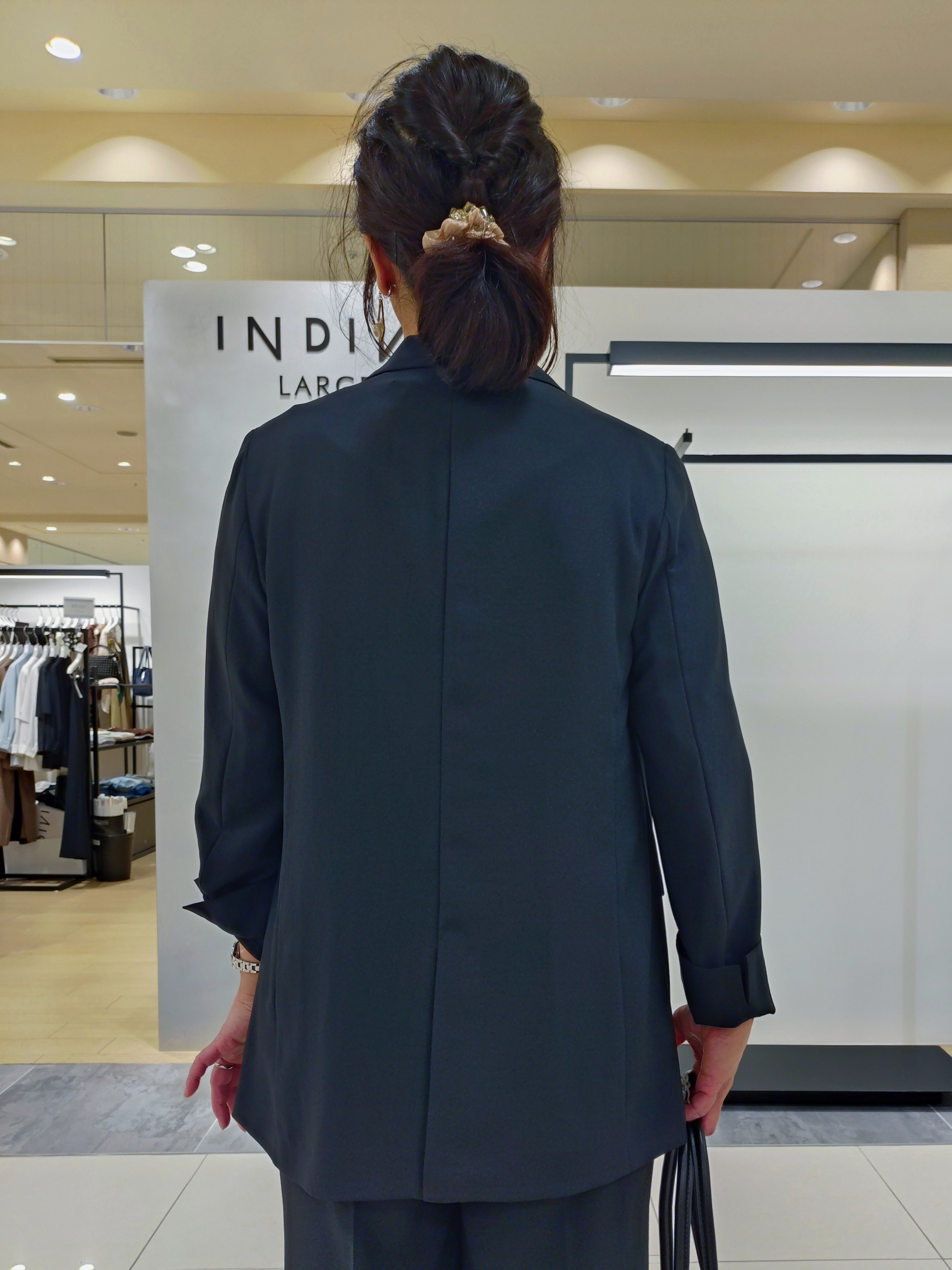 TOMOMIさんの「INDIVI｜【初秋/UVケア/着る日傘】ダブルジャケット」を使ったコーディネート