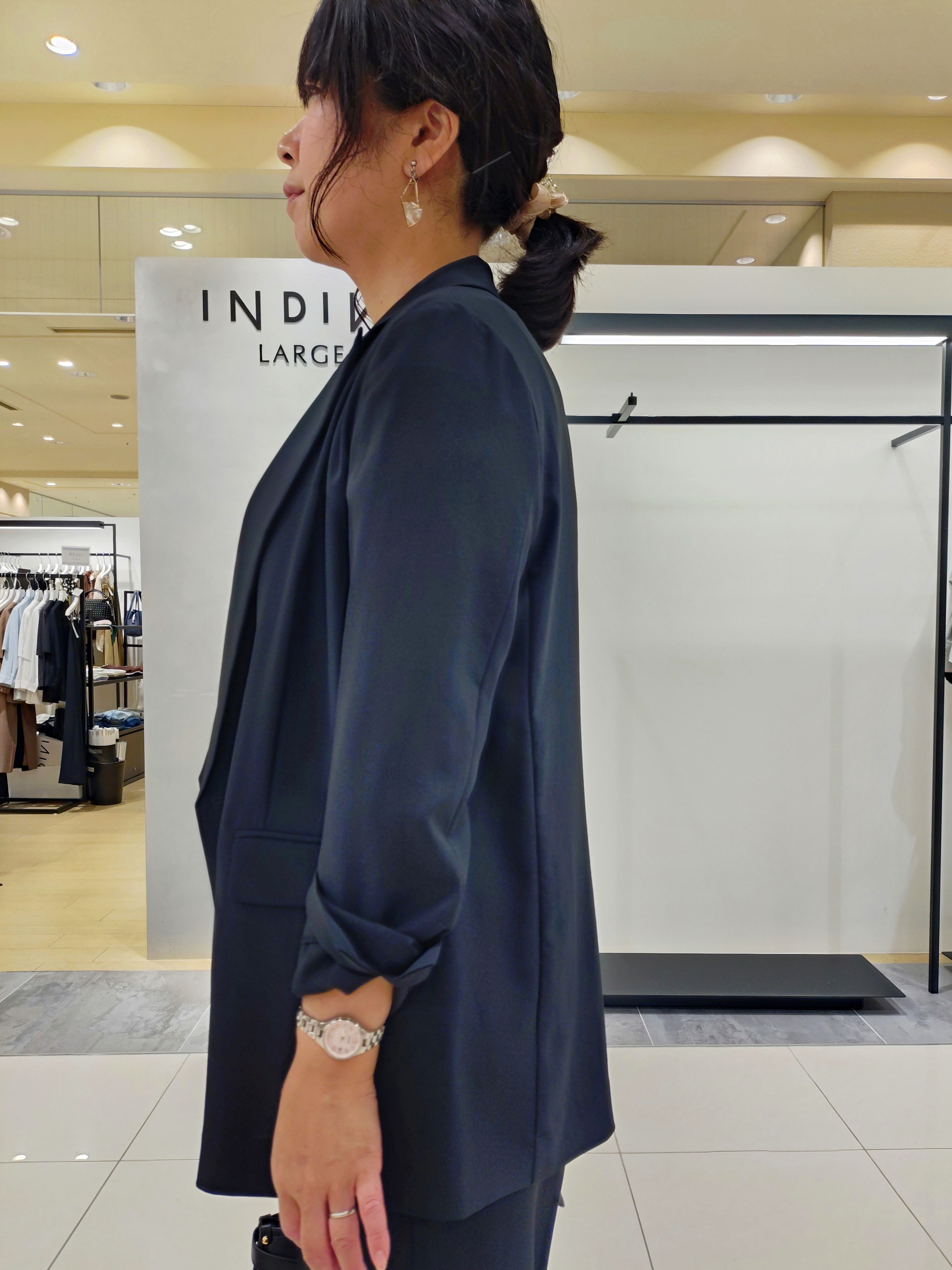 TOMOMIさんの「INDIVI｜【初秋/UVケア/着る日傘】ダブルジャケット」を使ったコーディネート