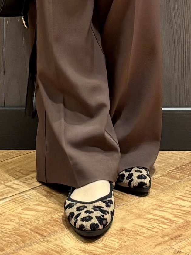 meiさんの「SHOO･LA･RUE｜【S-LL/体型カバー】すっぽり隠れる 裾切り替えAライン長袖ゆるトップス」を使ったコーディネート