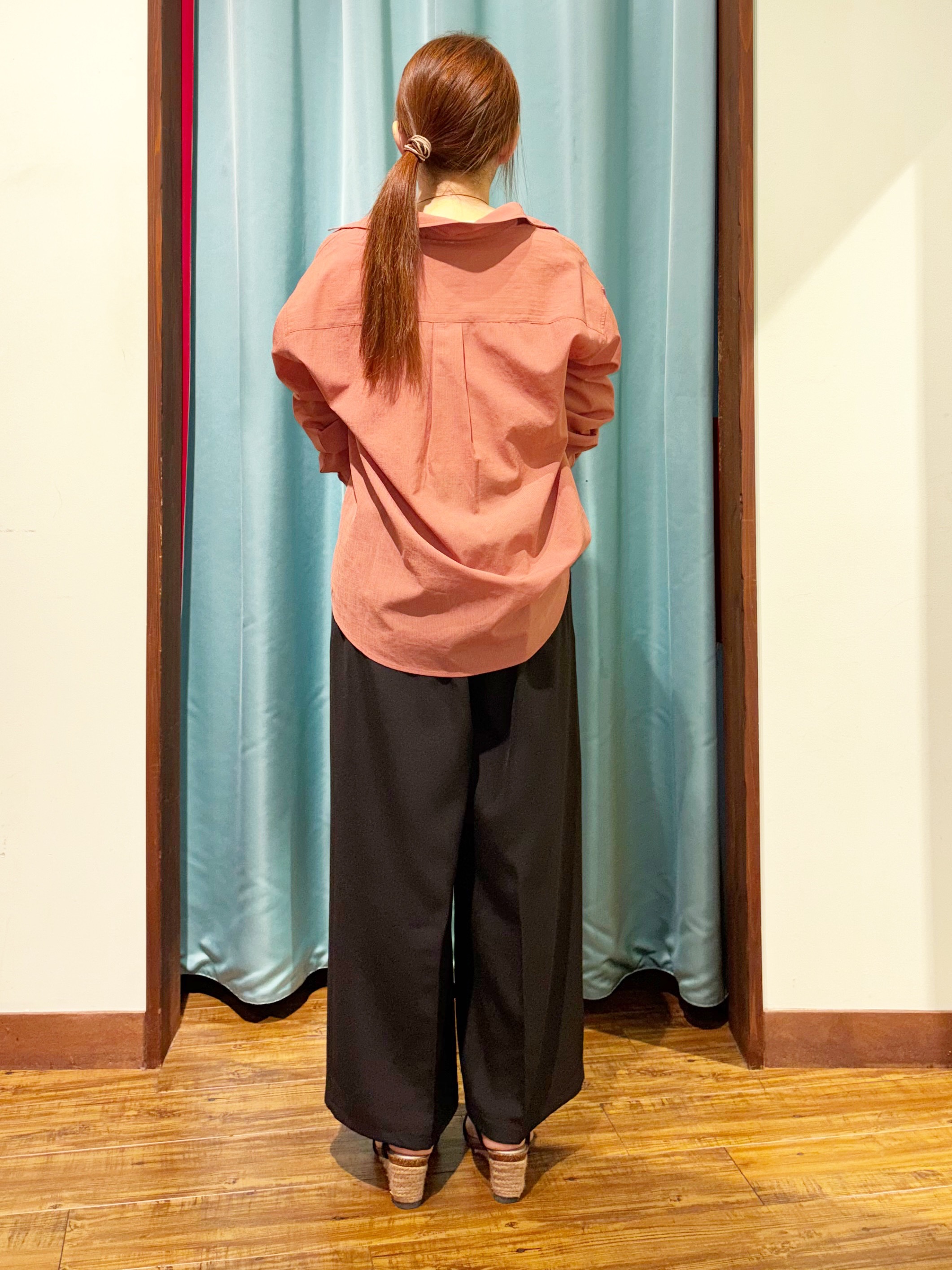 tukiさんの「SHOO･LA･RUE｜【通気性〇/S-LL/洗濯機可】大人のきちんとベーシックシャツ」を使ったコーディネート
