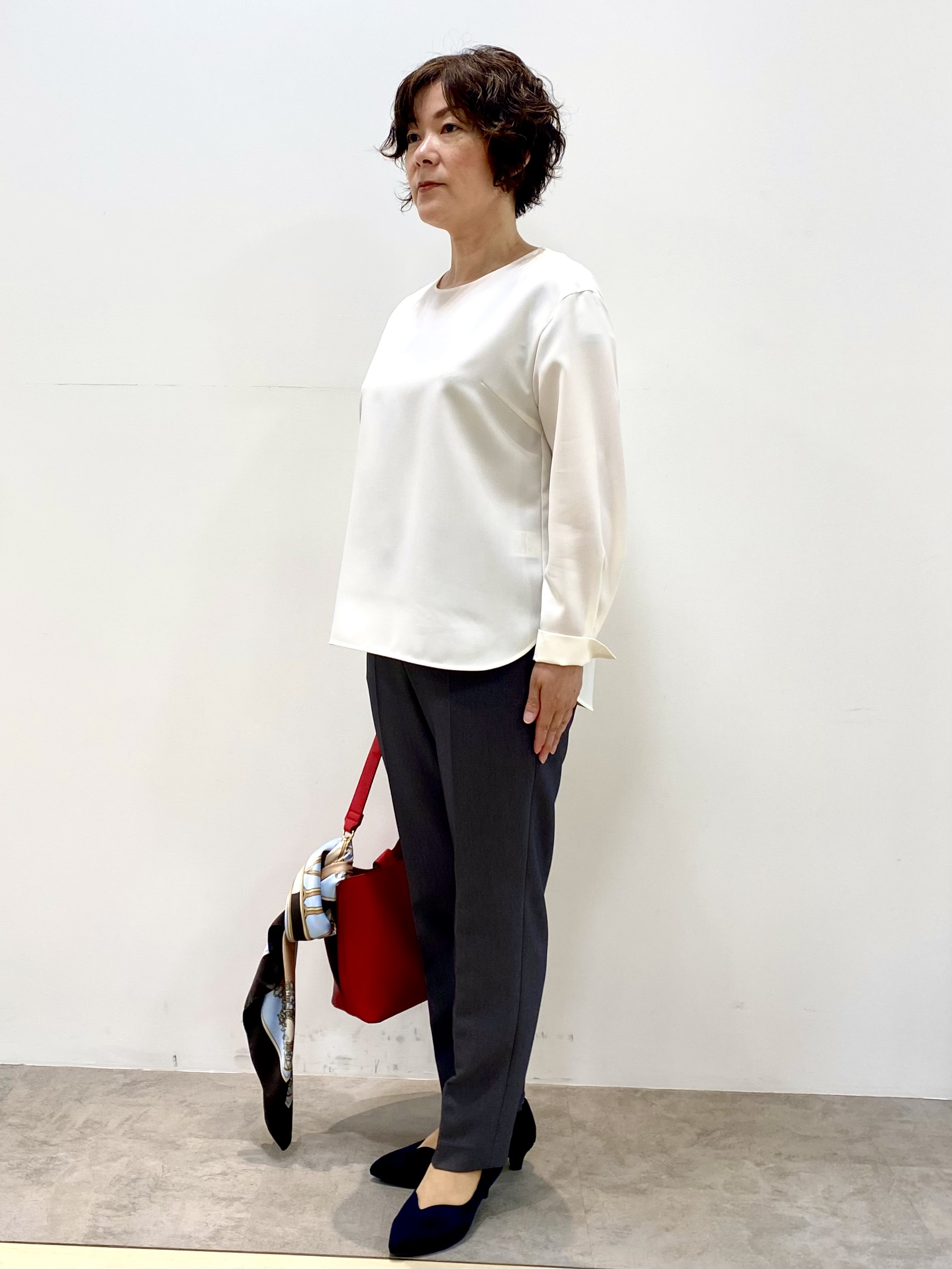 oharaさんの「Reflect｜トラディショナルモチーフ大判スカーフ」を使ったコーディネート