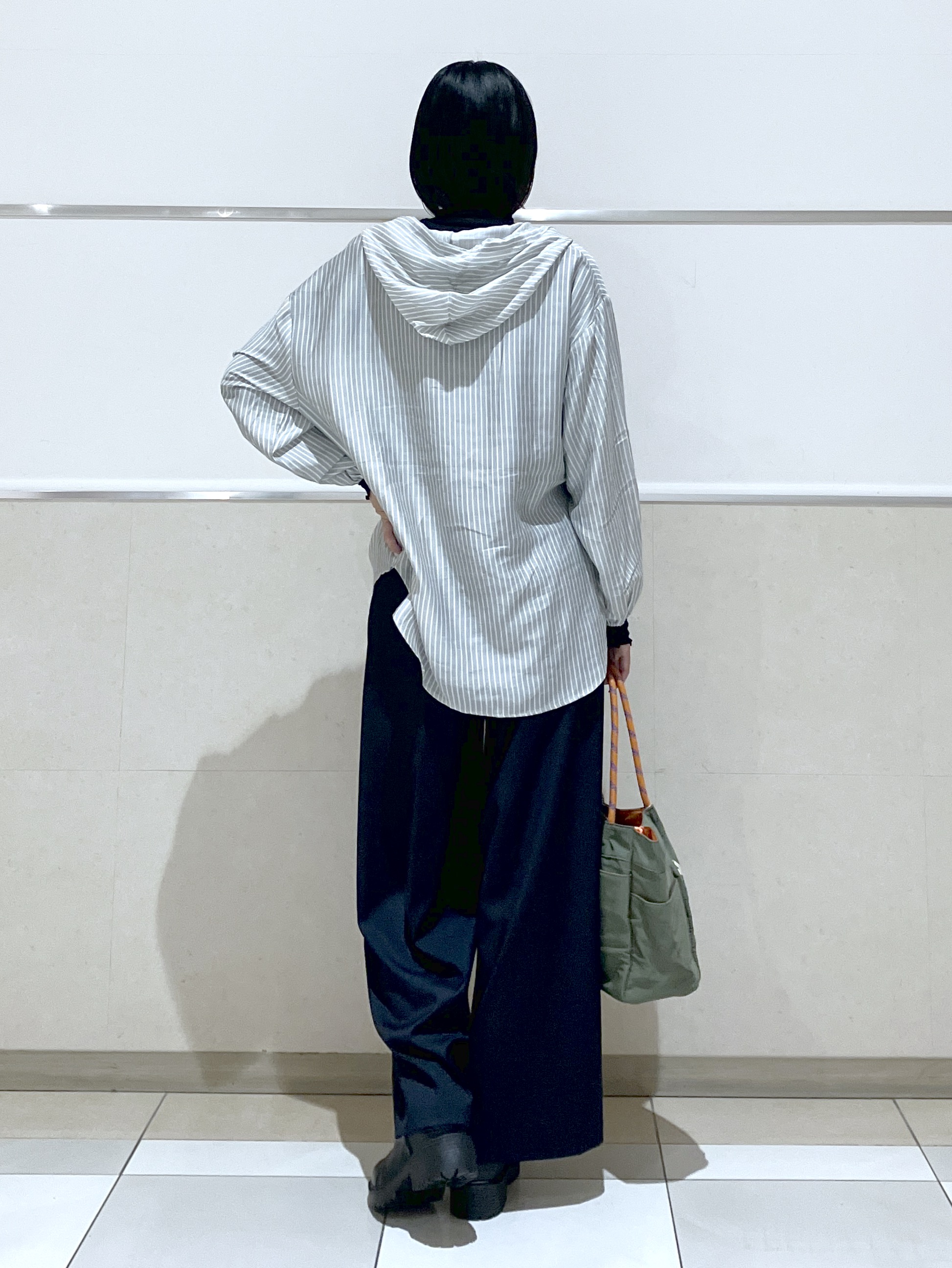 eriko さんの「Dessin｜ストライプシアーフードシャツ」を使ったコーディネート