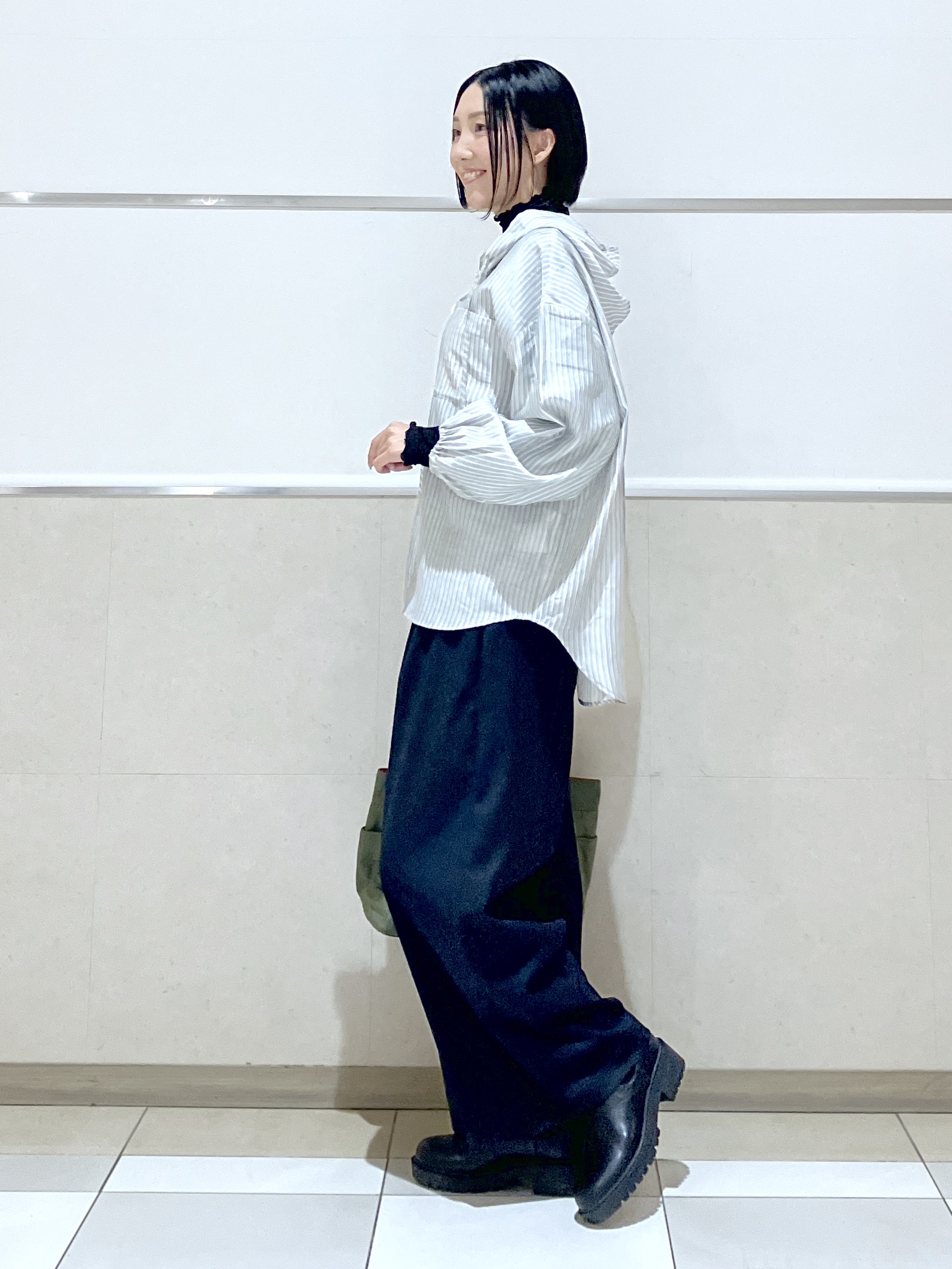 eriko さんの「Dessin｜ストライプシアーフードシャツ」を使ったコーディネート