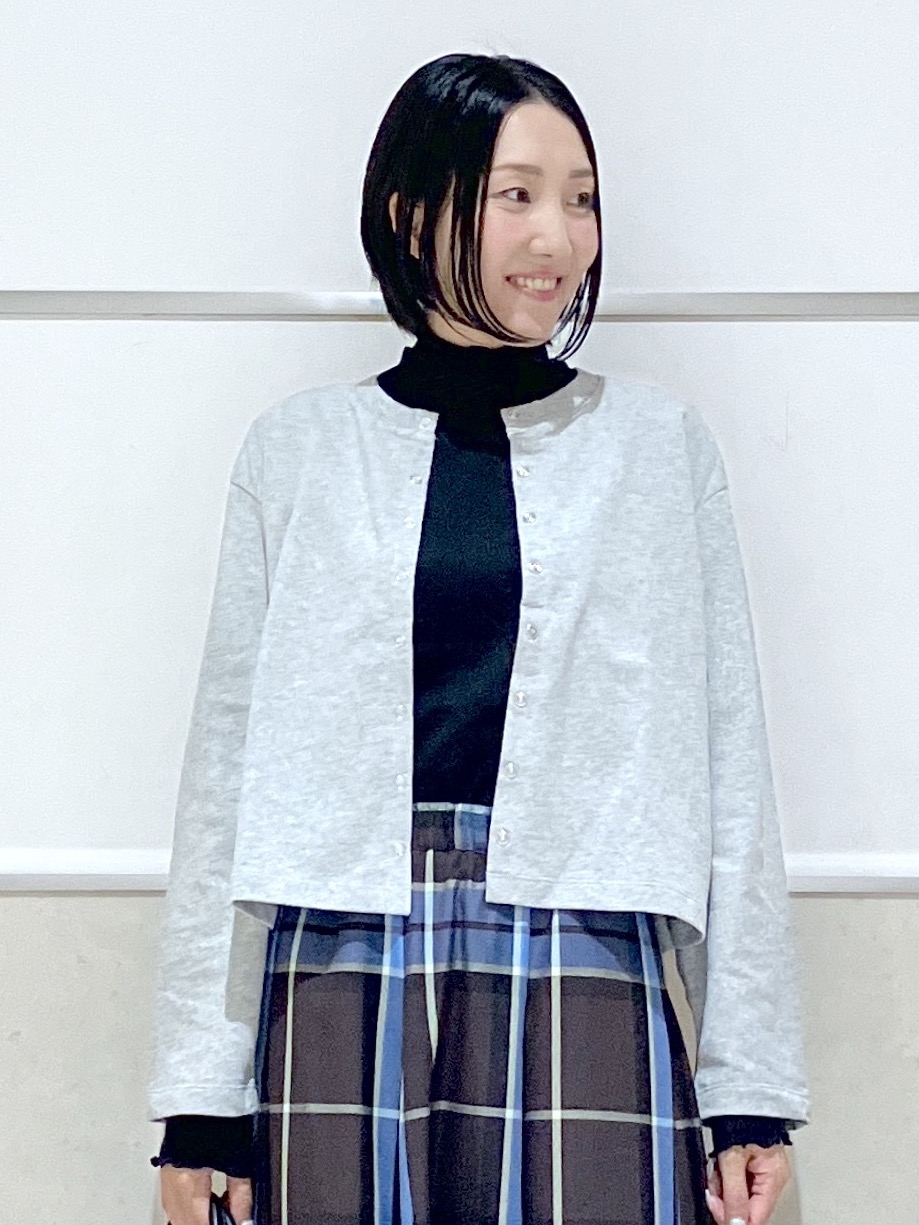 eriko さんの「Dessin｜【秋のレイヤードアイテム/洗える】シアー切り替えタートルプルオーバー」を使ったコーディネート