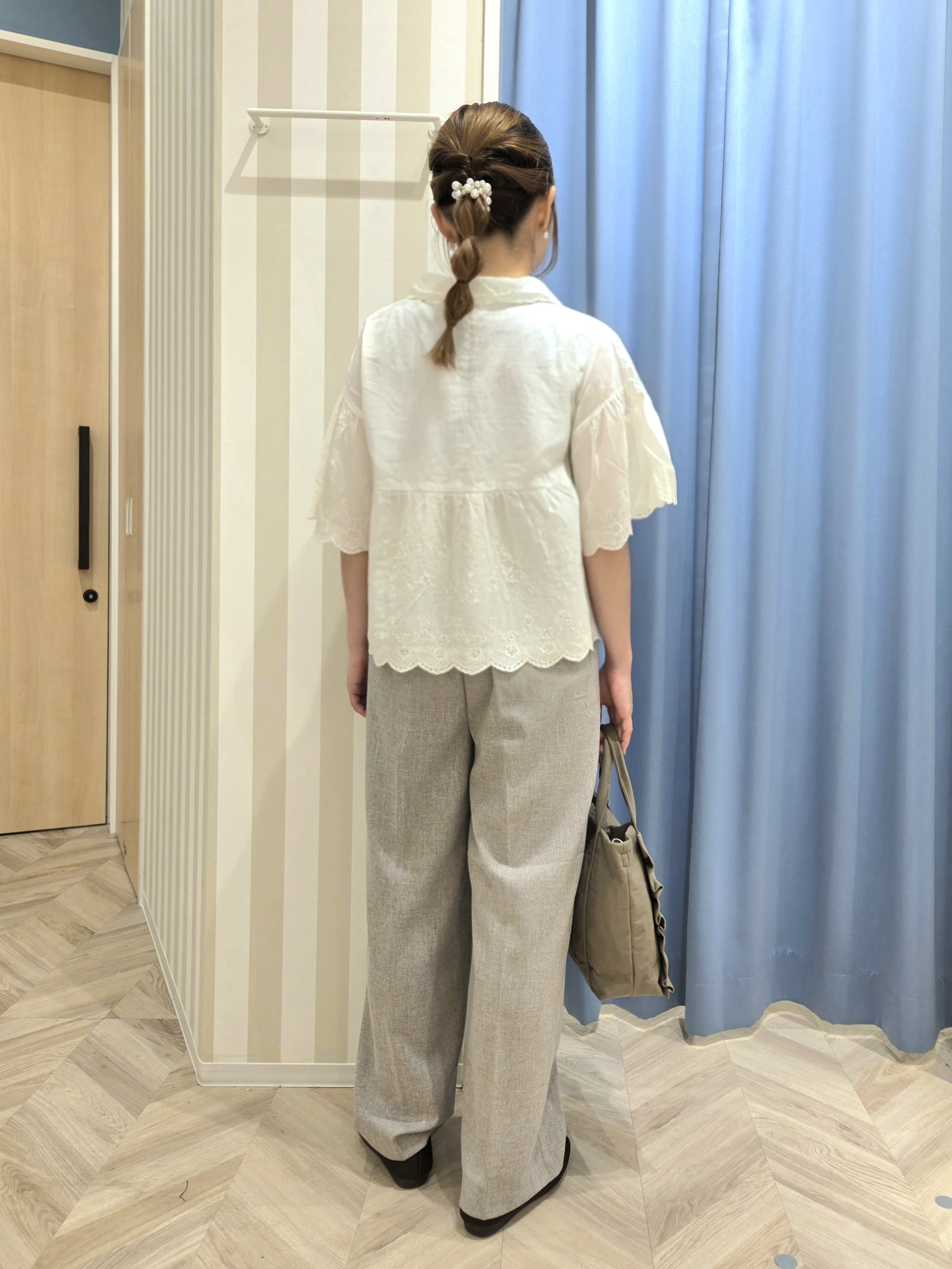 Ikumiさんの「SHOO･LA･RUE｜【洗濯機可/綿100％/体型カバー】刺繍レースがこなれ見え 二の腕が隠せる ペプラムブラウス」を使ったコーディネート