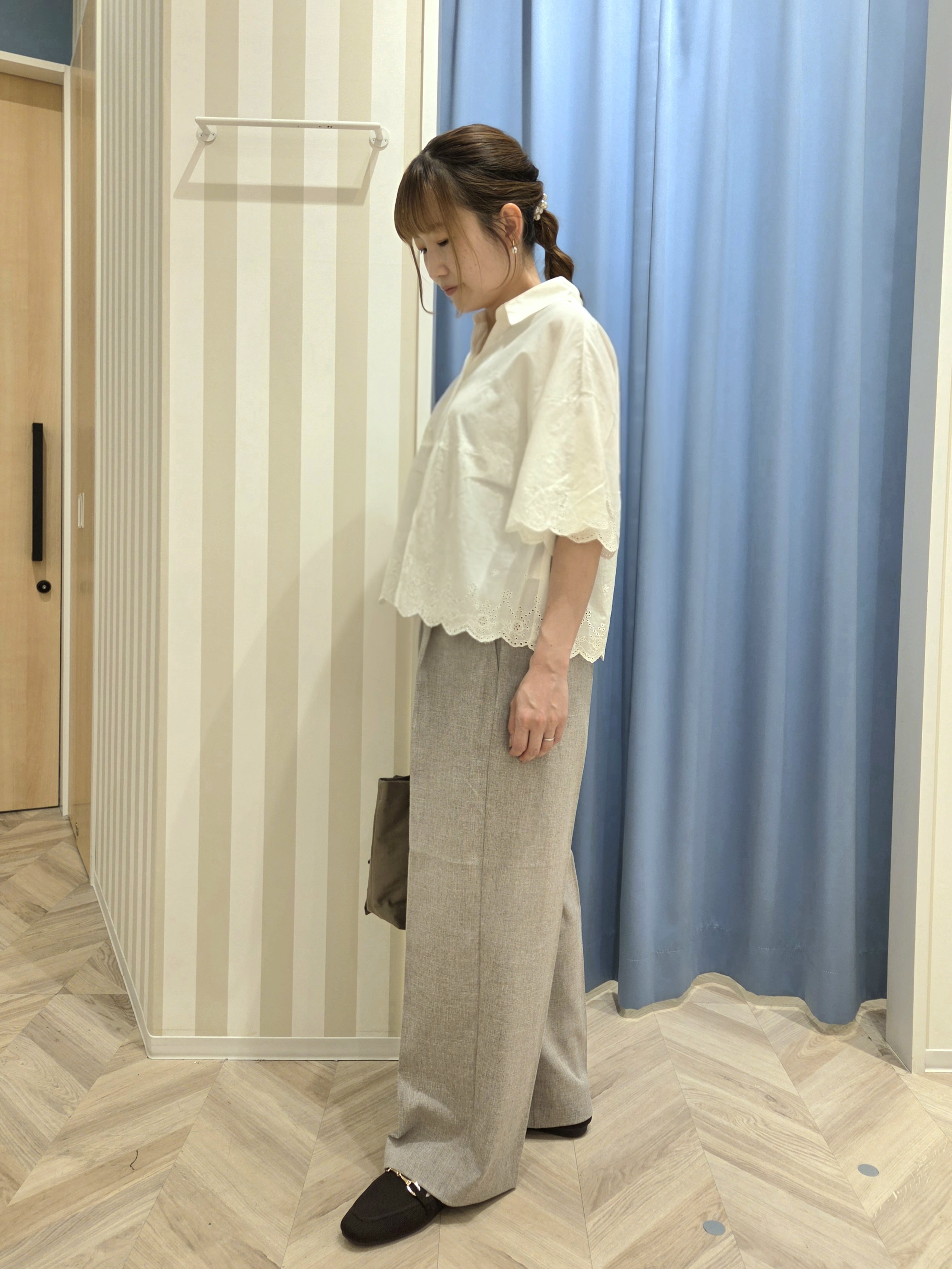 Ikumiさんの「SHOO･LA･RUE｜【洗濯機可/綿100％/体型カバー】刺繍レースがこなれ見え 二の腕が隠せる ペプラムブラウス」を使ったコーディネート