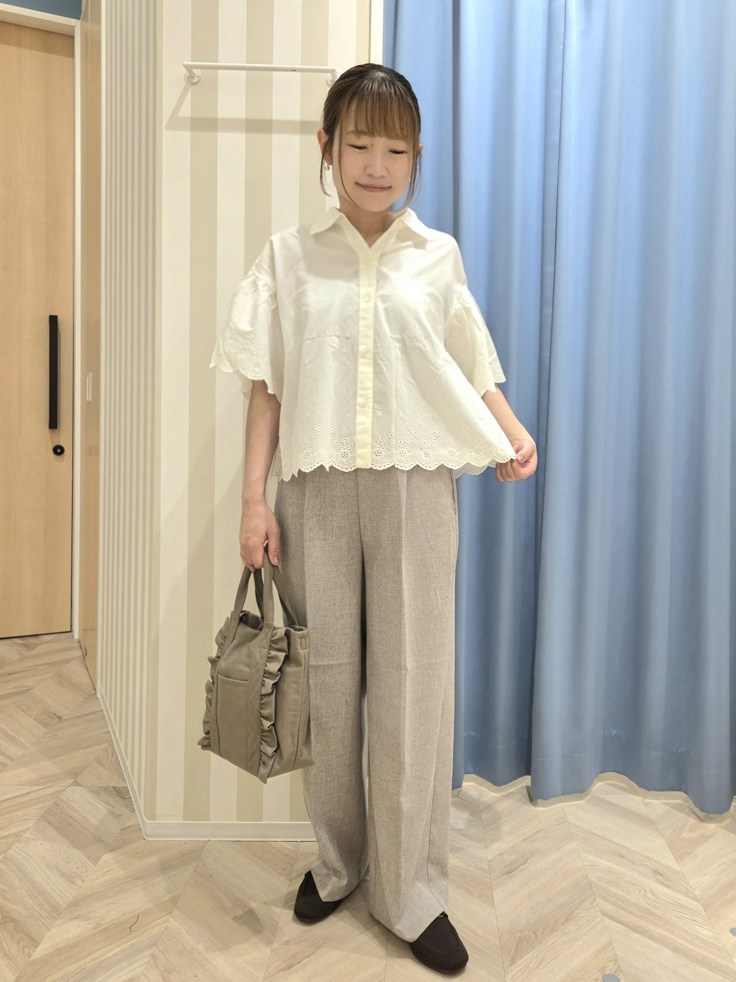 Ikumiさんの「SHOO･LA･RUE｜【洗濯機可/綿100％/体型カバー】刺繍レースがこなれ見え 二の腕が隠せる ペプラムブラウス」を使ったコーディネート