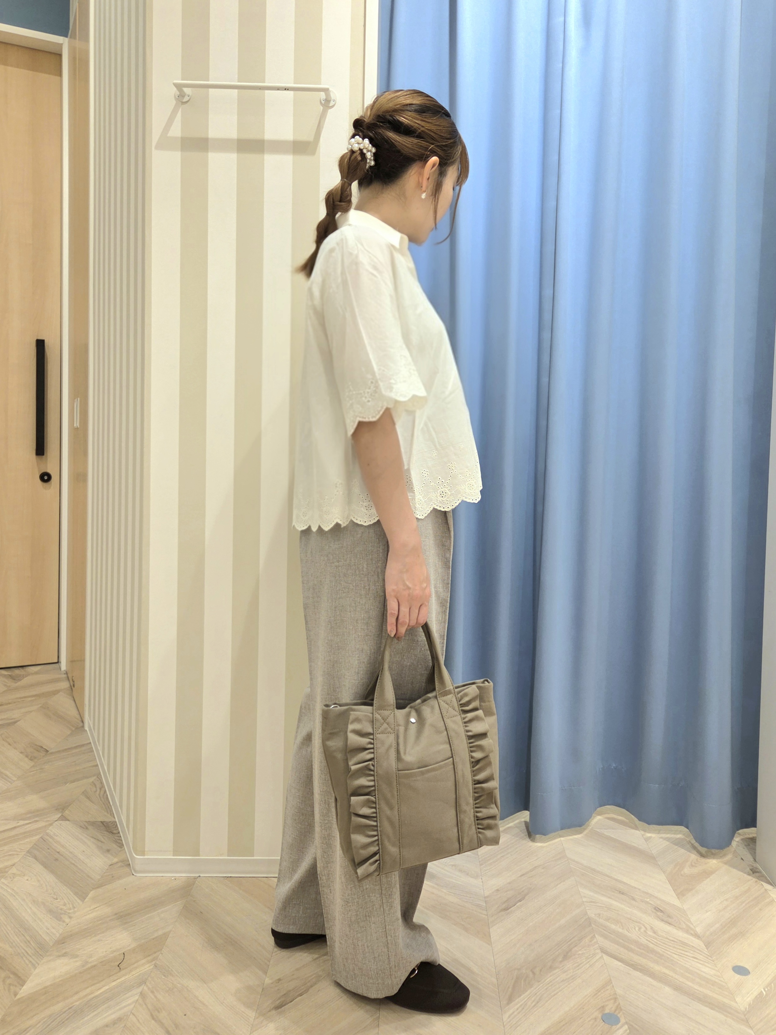 Ikumiさんの「SHOO･LA･RUE｜【洗濯機可/綿100％/体型カバー】刺繍レースがこなれ見え 二の腕が隠せる ペプラムブラウス」を使ったコーディネート