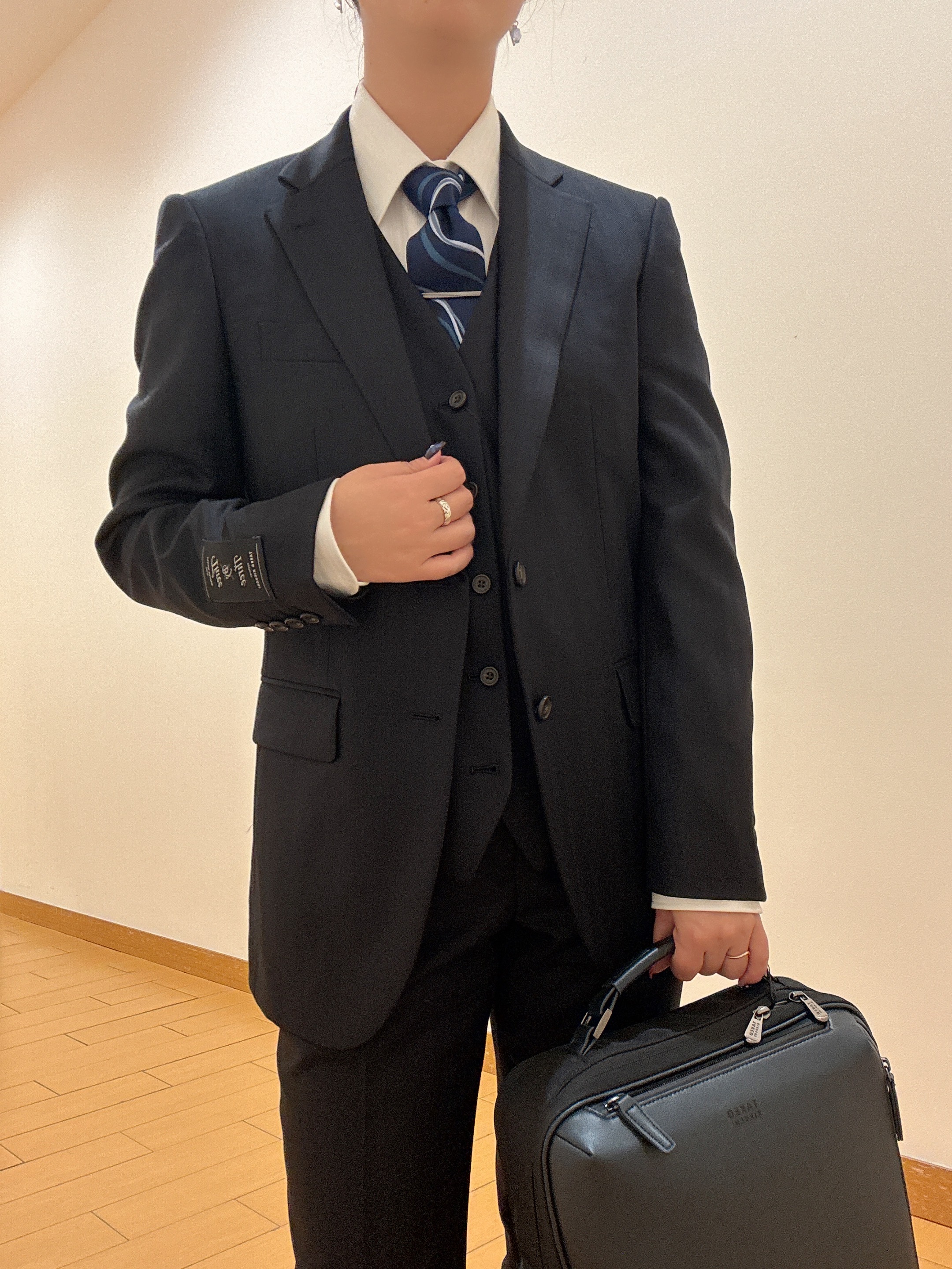 ヒナさんの「TAKEO KIKUCHI｜シャイニー シャーク ストライプ ベスト」を使ったコーディネート