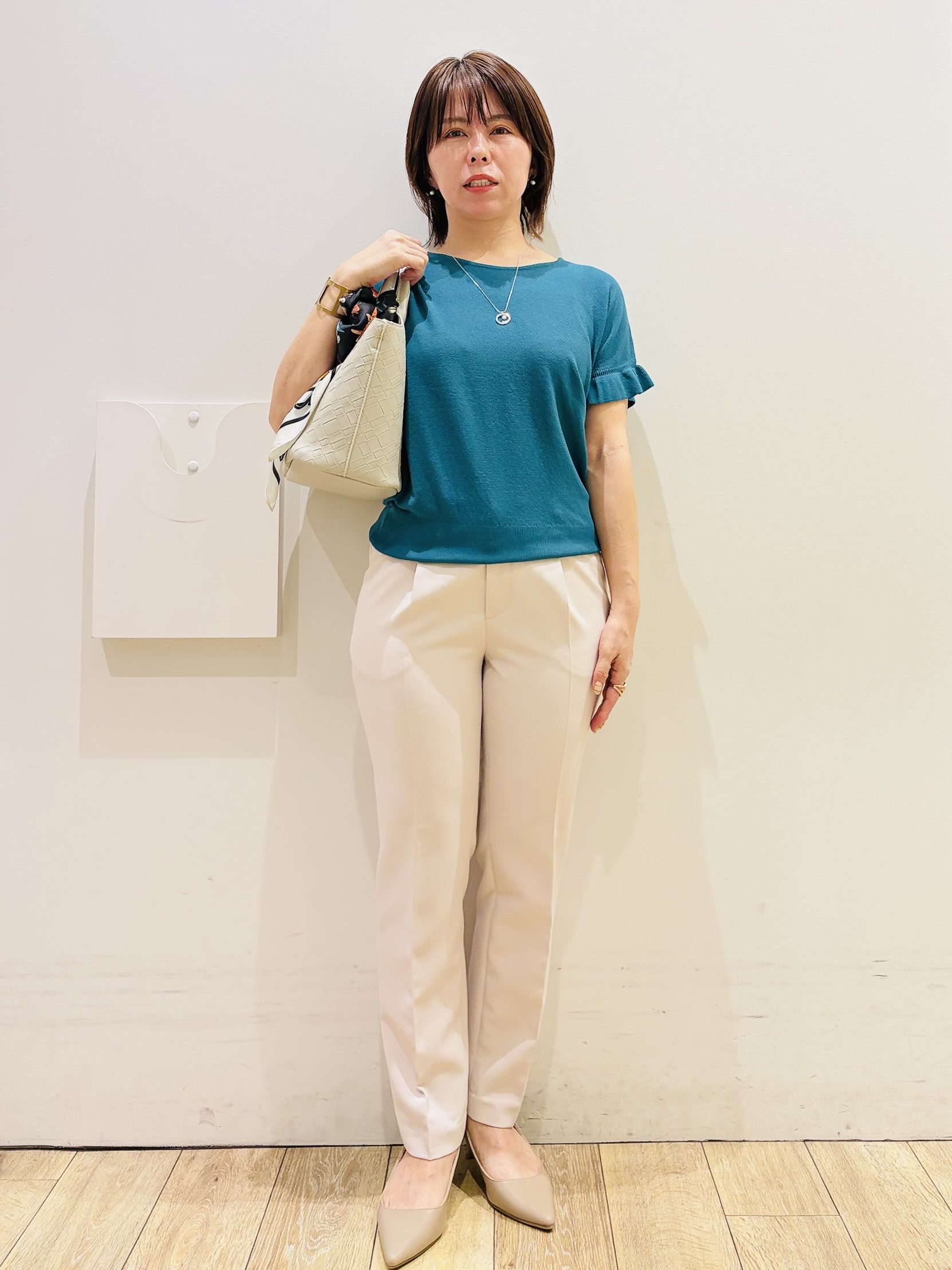 YUKOさんの「index｜フリルスリーブニット【洗濯機OK】」を使ったコーディネート