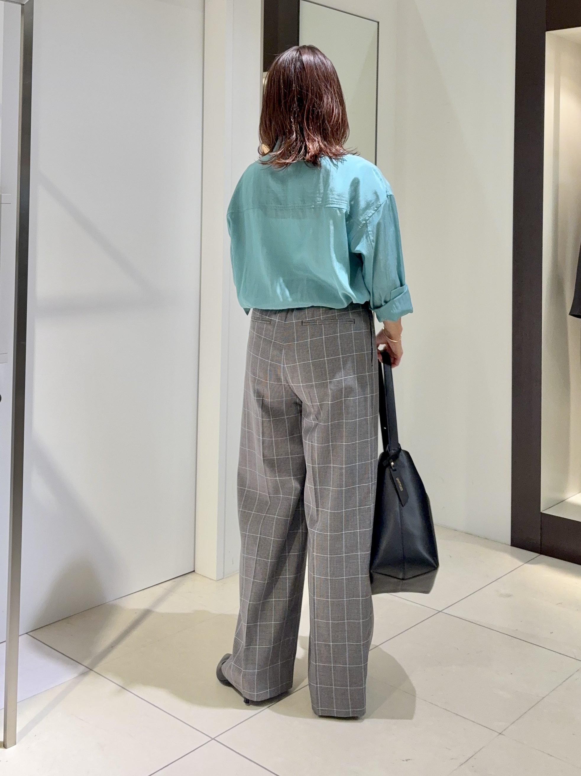tomoさんの「UNTITLED｜【秋羽織り/肌に張り付きにくい】シルキータッチシアーシャツ」を使ったコーディネート
