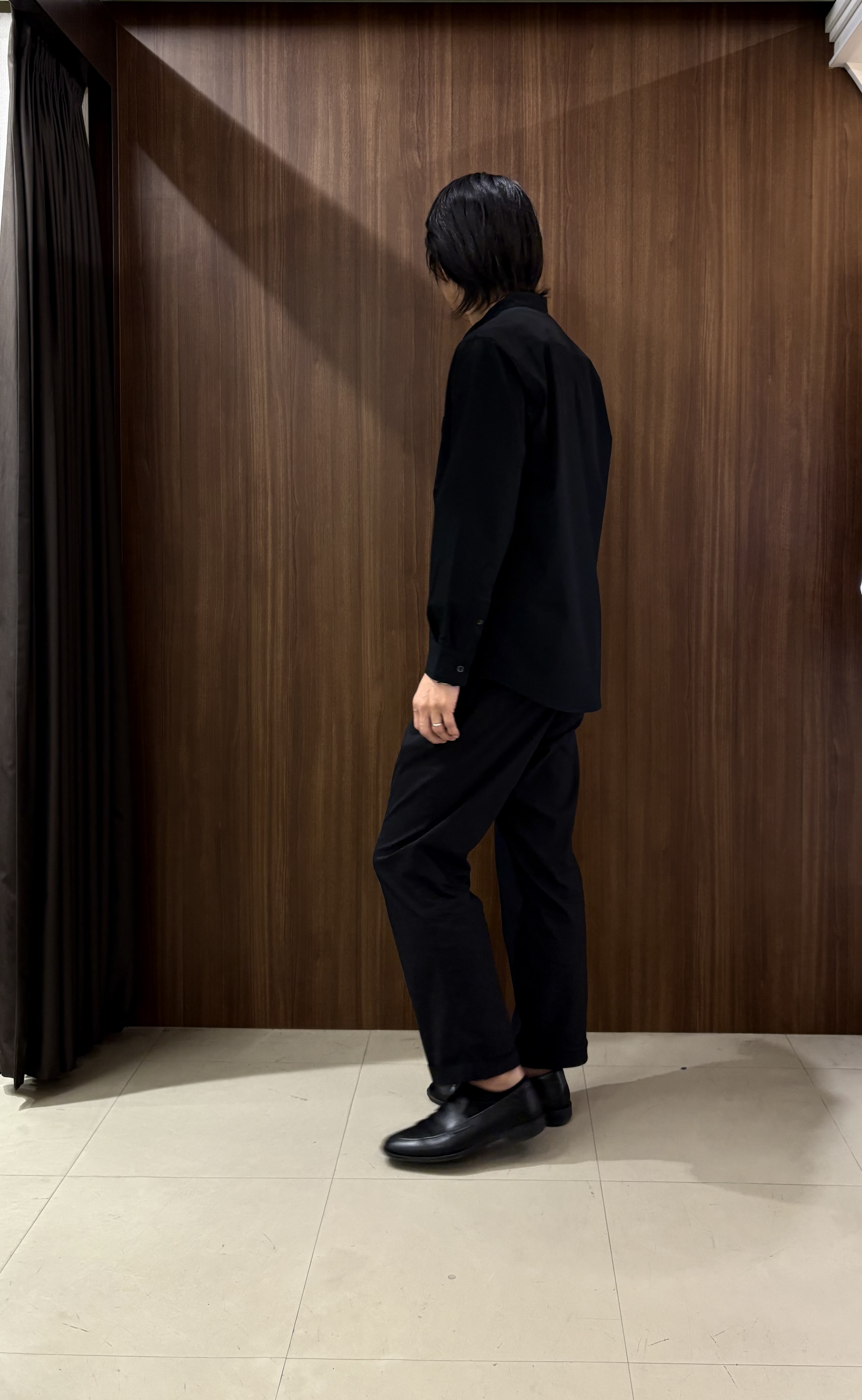 かたやまさんの「TAKEO KIKUCHI｜3Dナイロンストレッチ バンドカラーシャツ」を使ったコーディネート