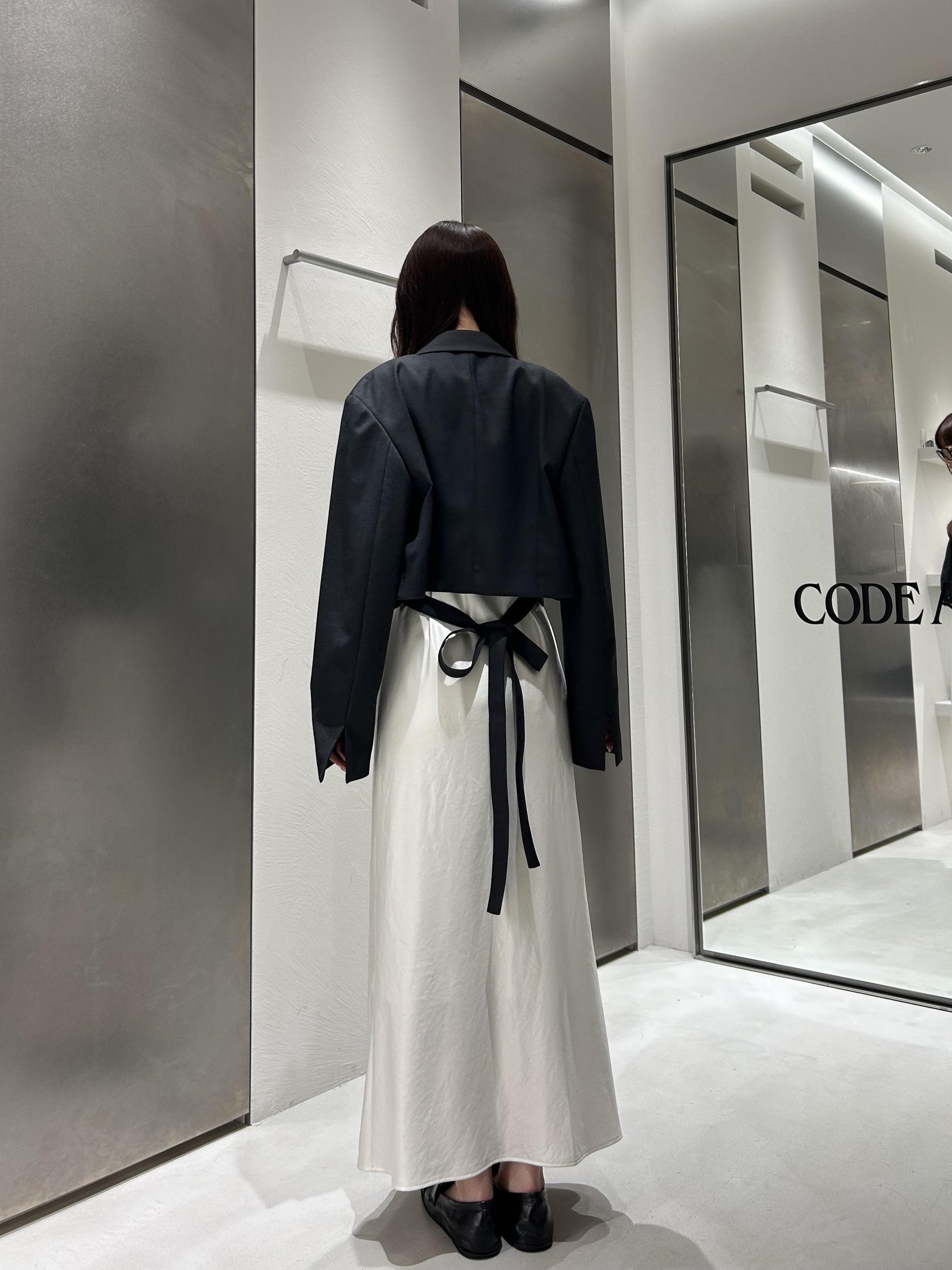 miniさんの「CODE A｜satin cami dress」を使ったコーディネート