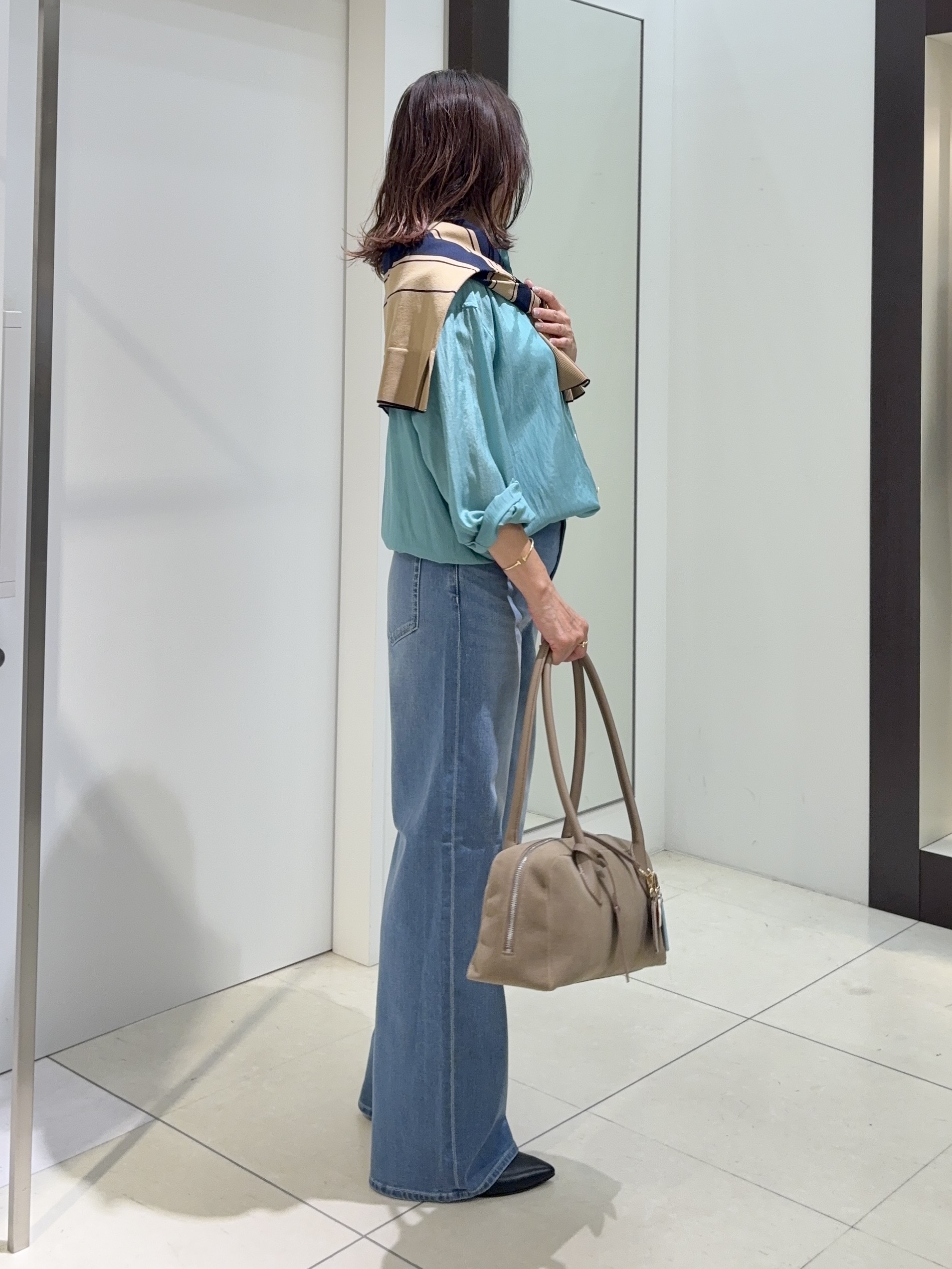 tomoさんの「UNTITLED｜【秋羽織り/肌に張り付きにくい】シルキータッチシアーシャツ」を使ったコーディネート