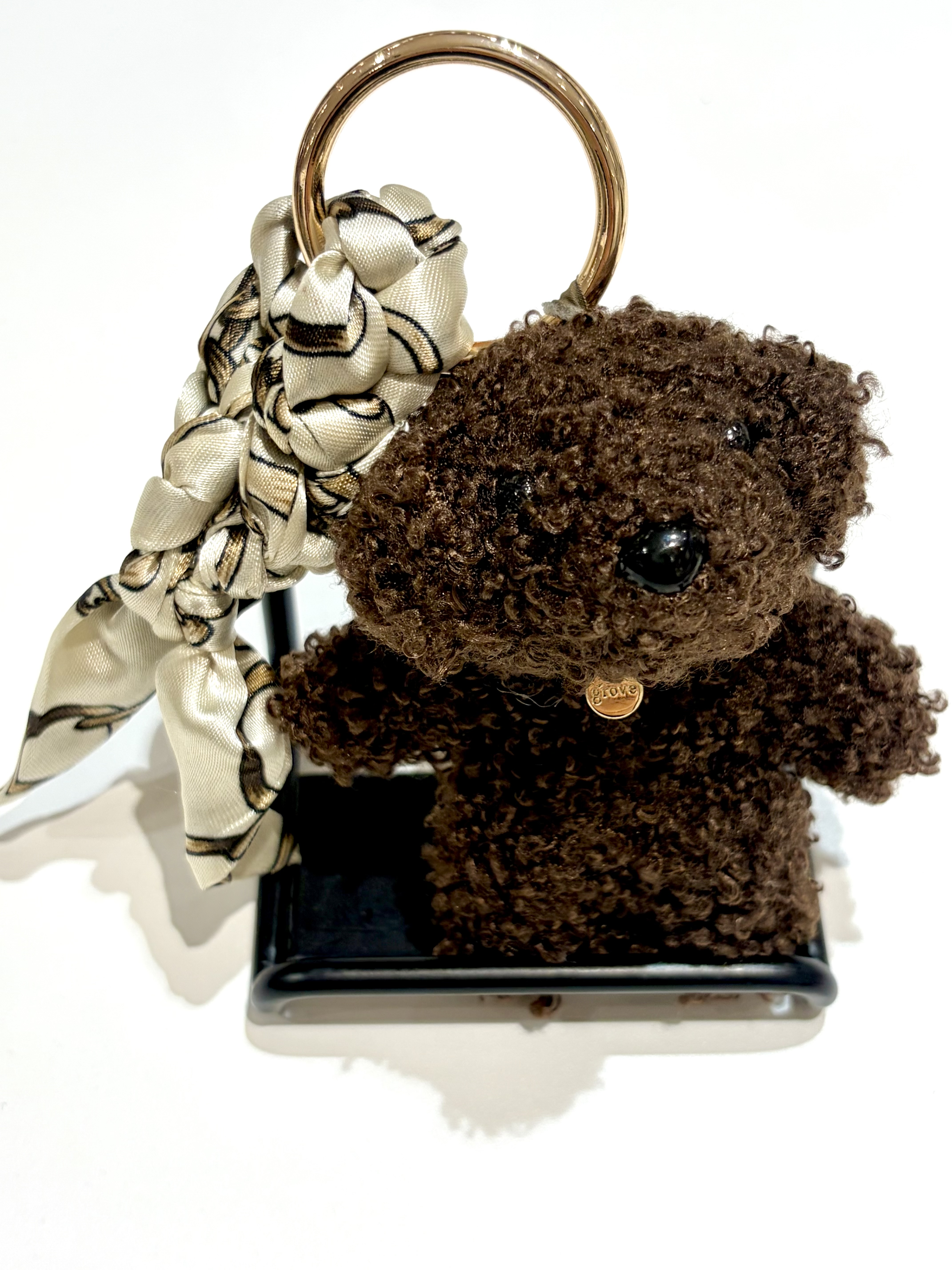 kikiさんの「grove｜DOGスカーフチャーム」を使ったコーディネート