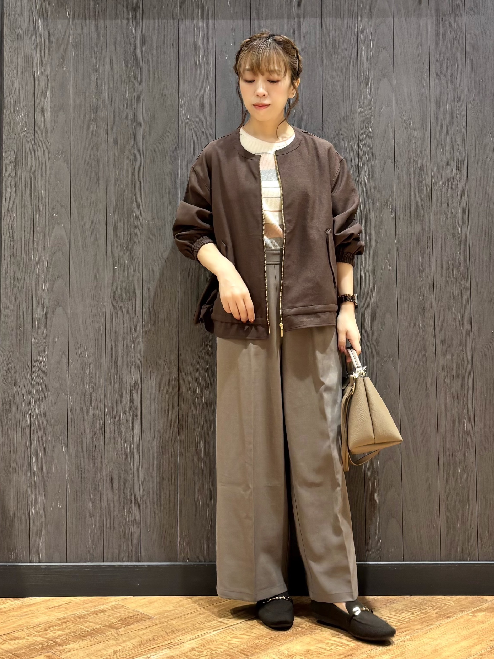 meiさんの「SHOO･LA･RUE｜【洗濯後しわになりにくい/S-LL】裾ドロストフリルブルゾン」を使ったコーディネート