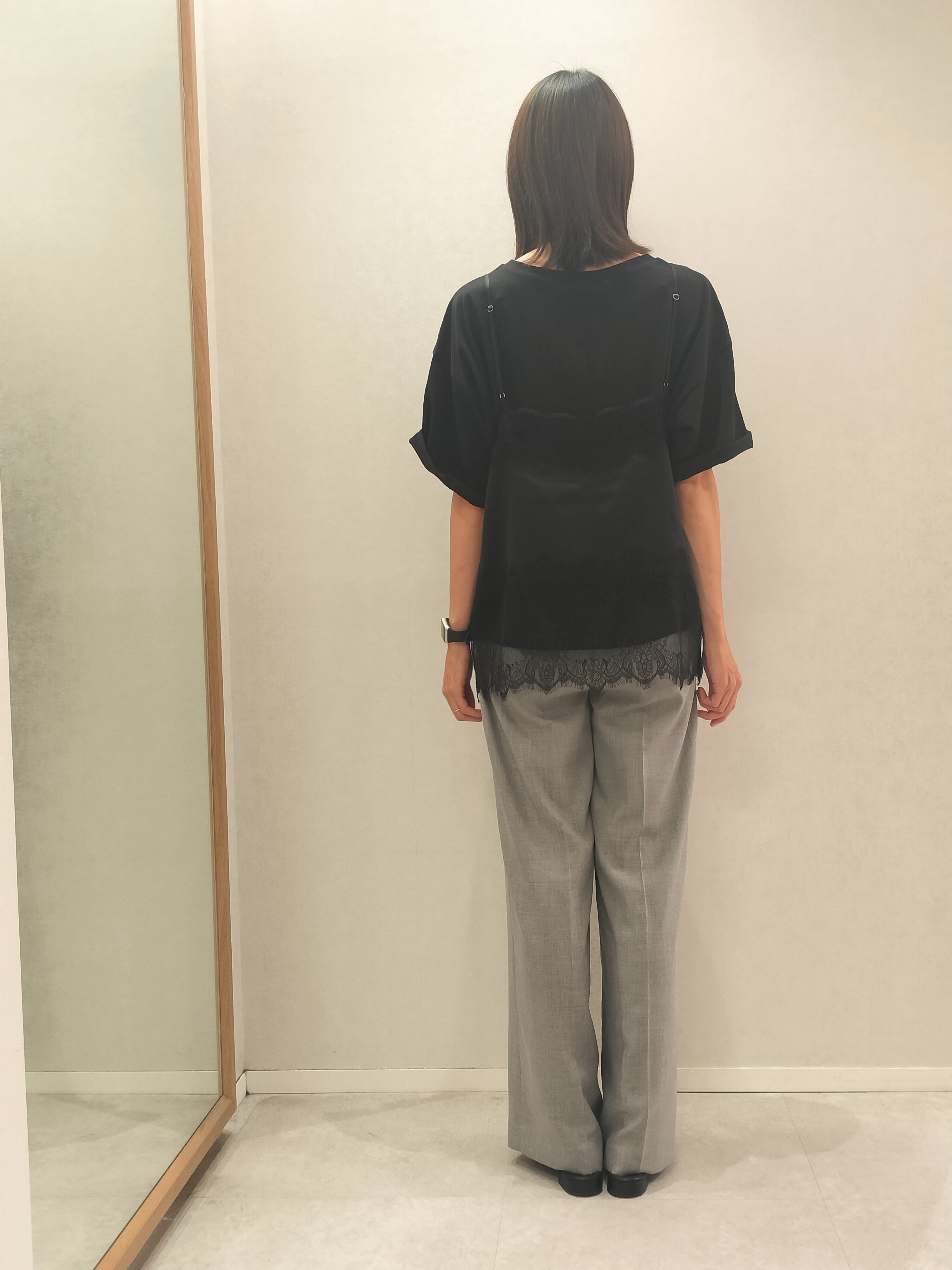 佐々木彩香さんの「UNTITLED｜【1枚でもセットでも】レースキャミ付きプルオーバー」を使ったコーディネート