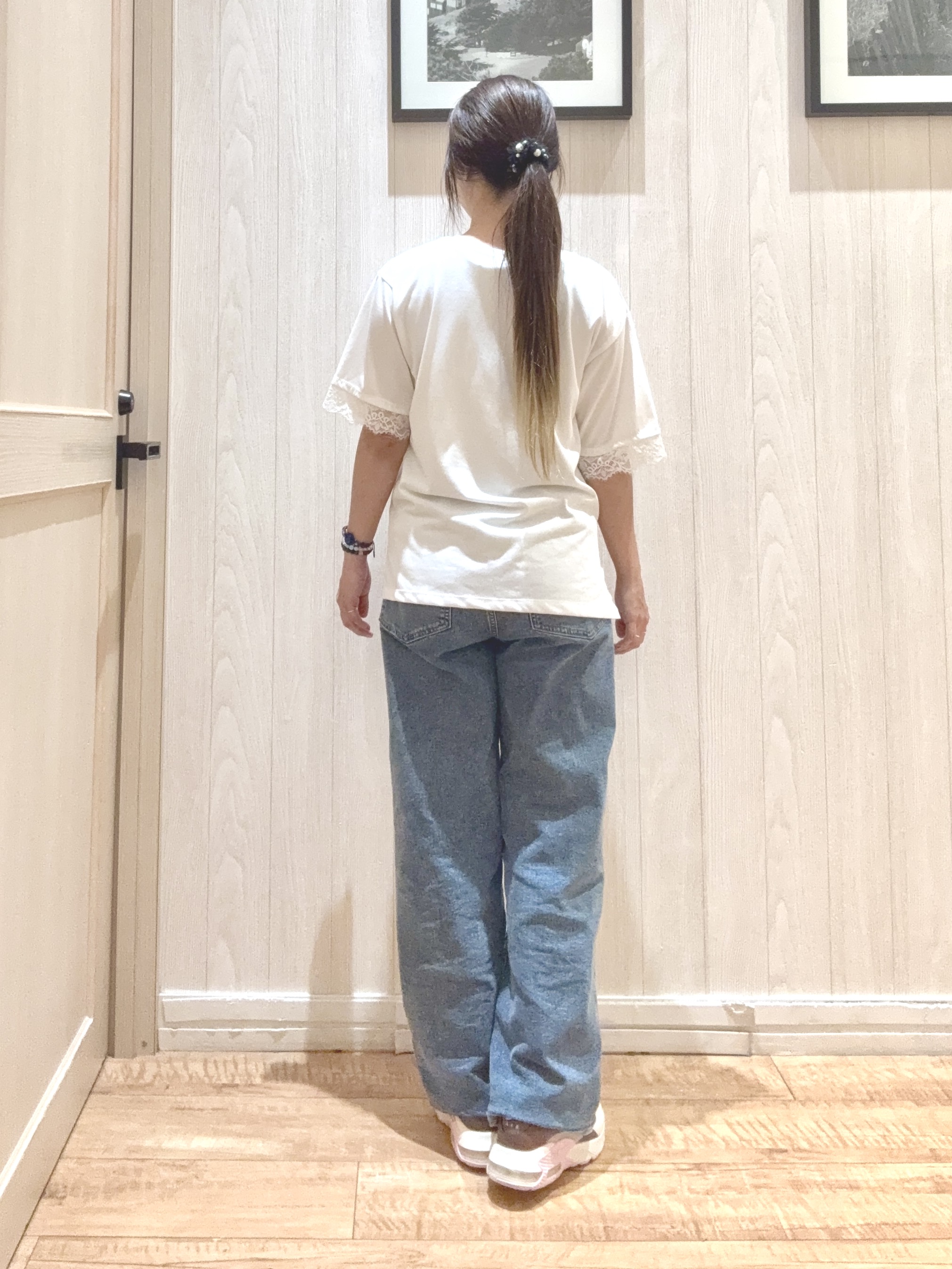 COSさんの「SHOO･LA･RUE｜【UV/S-LL/洗濯機可】柄アソート お袖レースが旬顔 上品に決まる大人Tシャツ」を使ったコーディネート