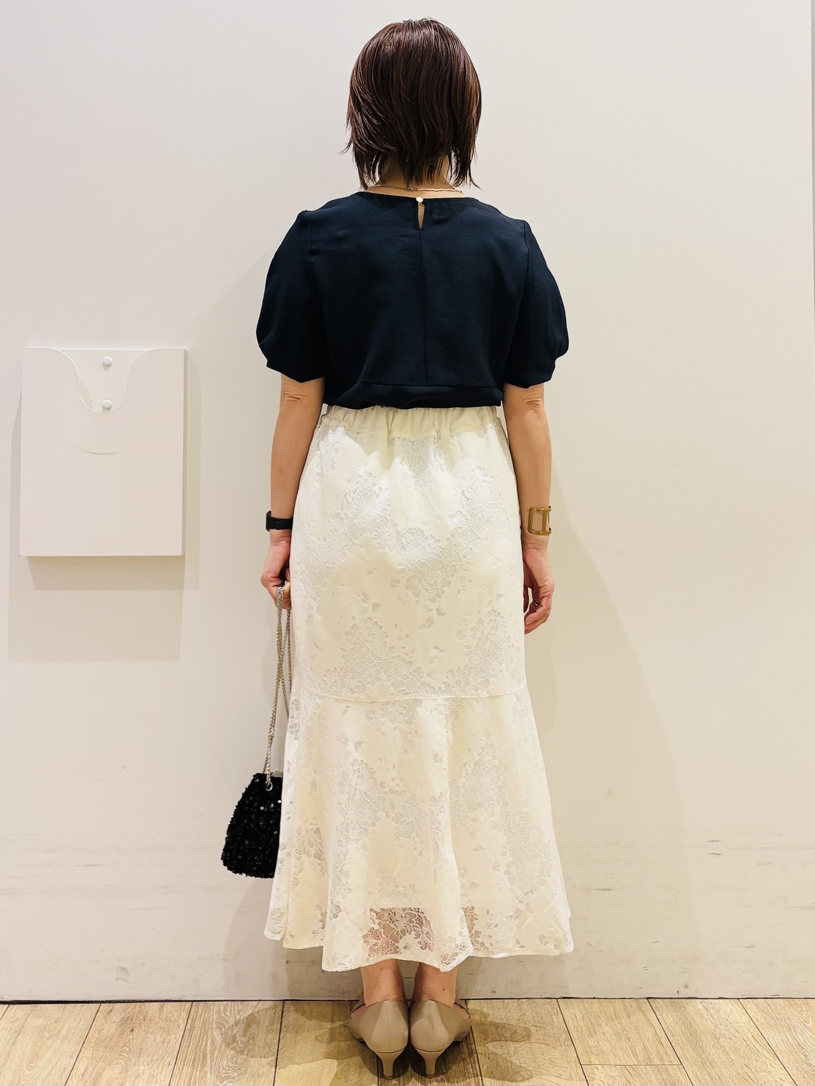 YUKOさんの「index｜【接触冷感／吸水速乾】キーネックペプラムブラウス《洗濯機OK》」を使ったコーディネート