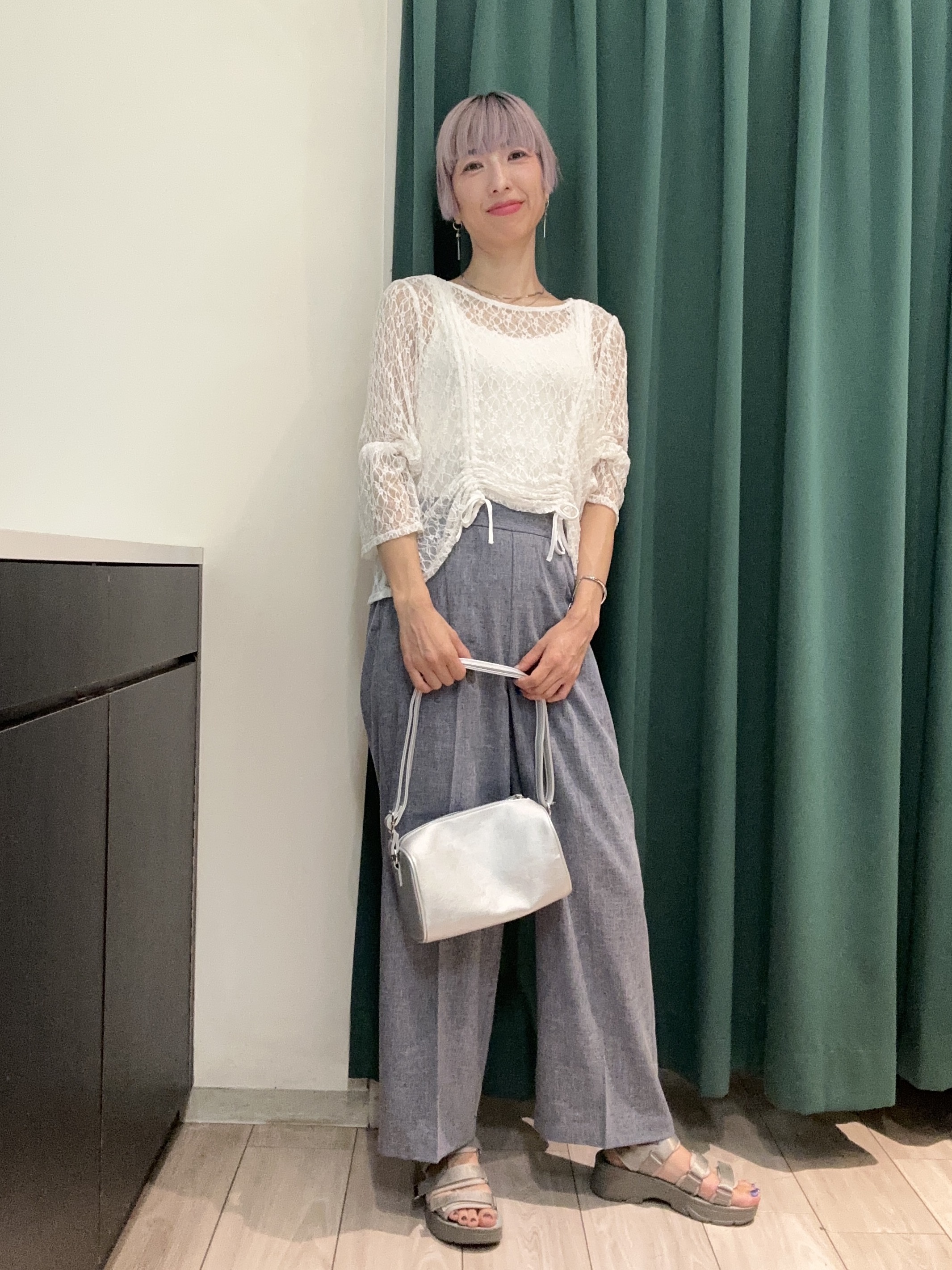 えまんさんの「SHOO･LA･RUE｜レースで華やかに映える 旬な透け感の レースシャーリングトップス」を使ったコーディネート