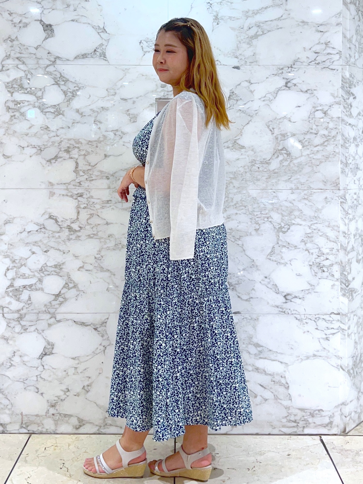 ARISAさんの「grove｜高評価！【洗える／名品】大人の透け感、シアーカーディガン」を使ったコーディネート