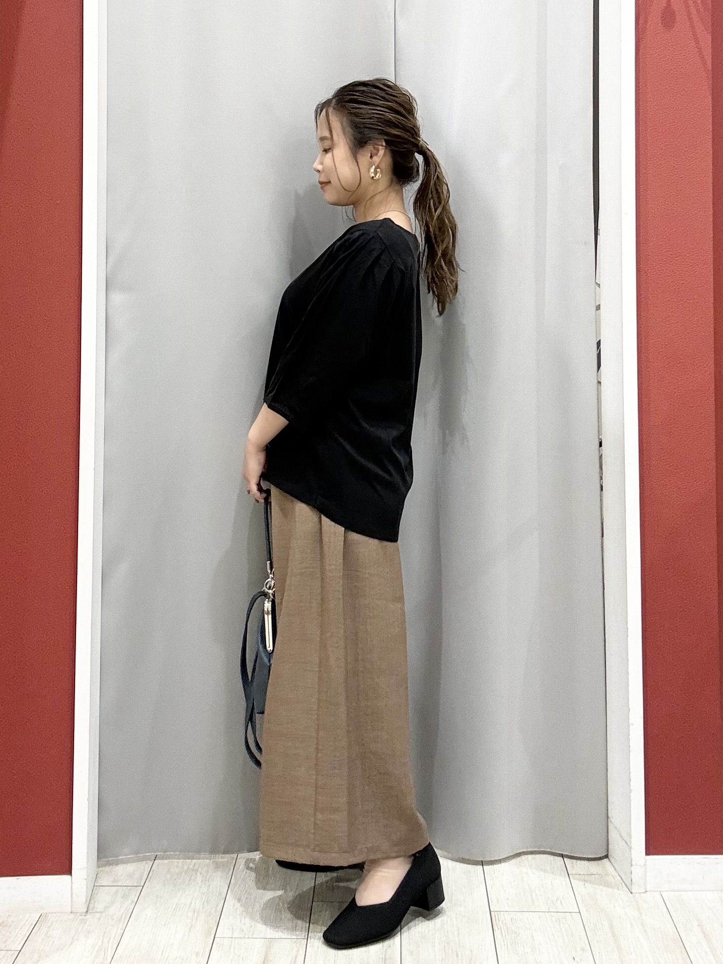 shioさんの「SHOO･LA･RUE｜【ひんやり／吸水速乾】クールドライコットン 綿100％ キーネックパフスリーブトップス」を使ったコーディネート