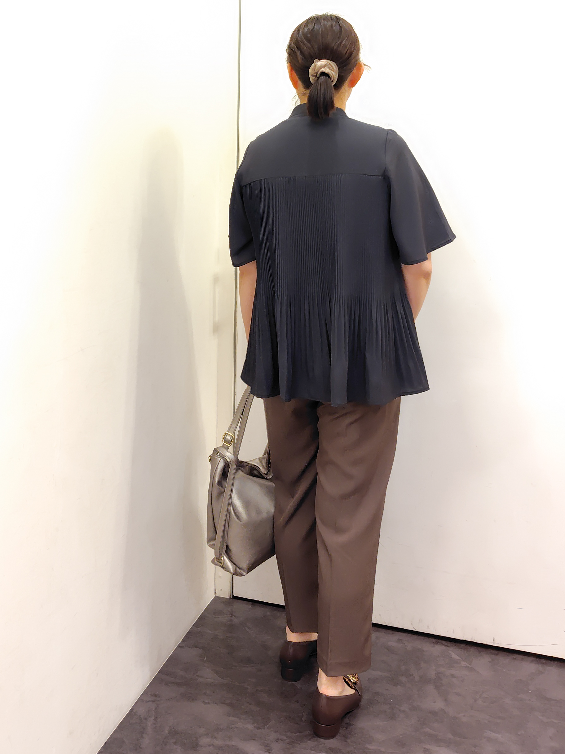 こんちゃんさんの「grove｜【体系カバー◎】大人フェミニン消しプリーツブラウス」を使ったコーディネート