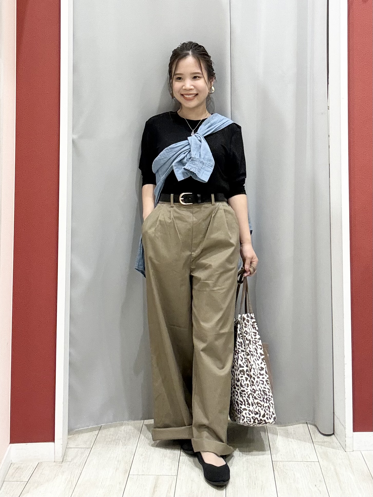 shioさんの「SHOO･LA･RUE｜【綿100%/UV/S-LL/体型カバー】ヒップが隠せる やわらかデニムシャツ」を使ったコーディネート