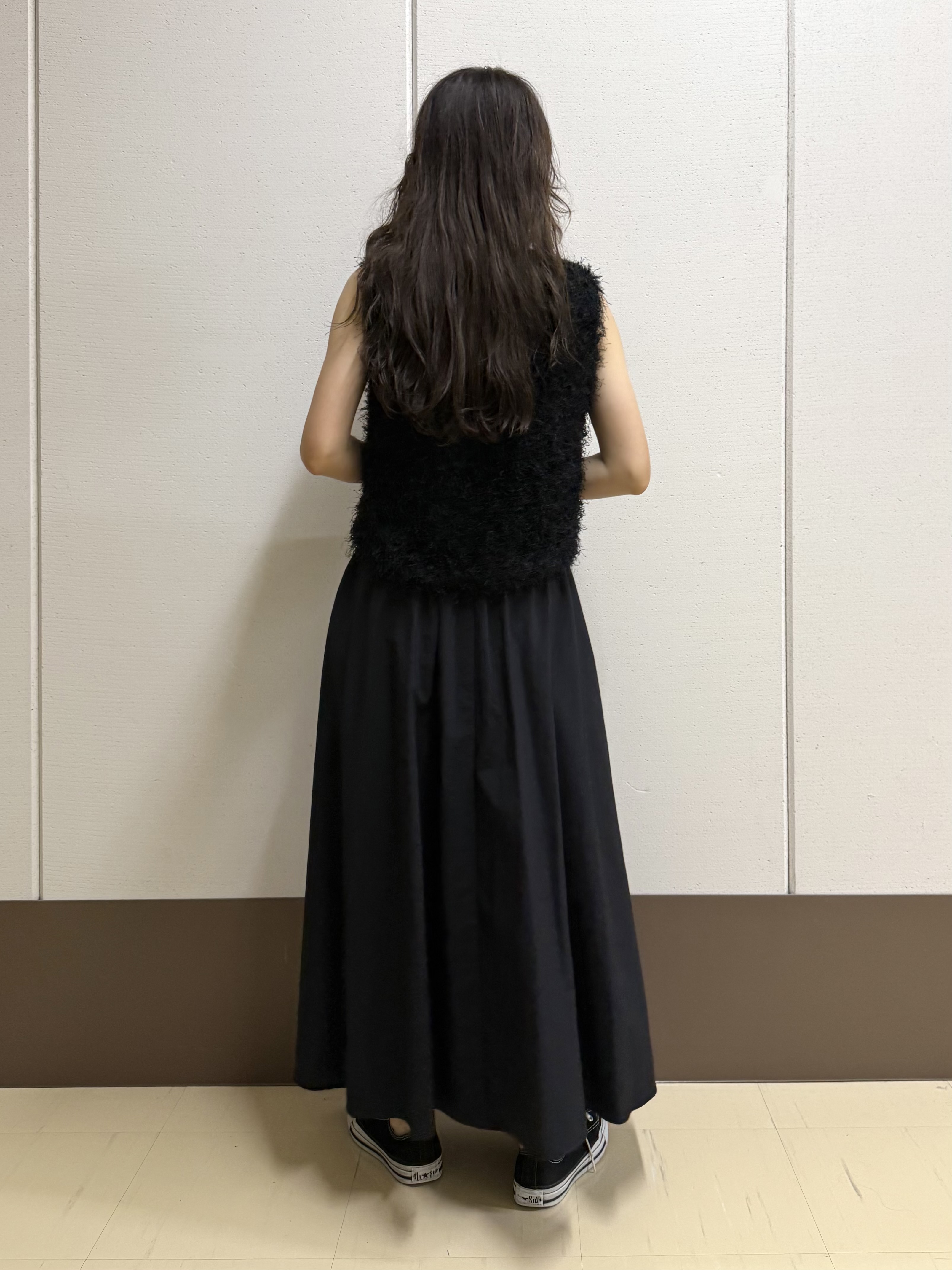mamiさんの「INDIVI｜【洗える】ファンシーヤーンVネックニットベスト」を使ったコーディネート