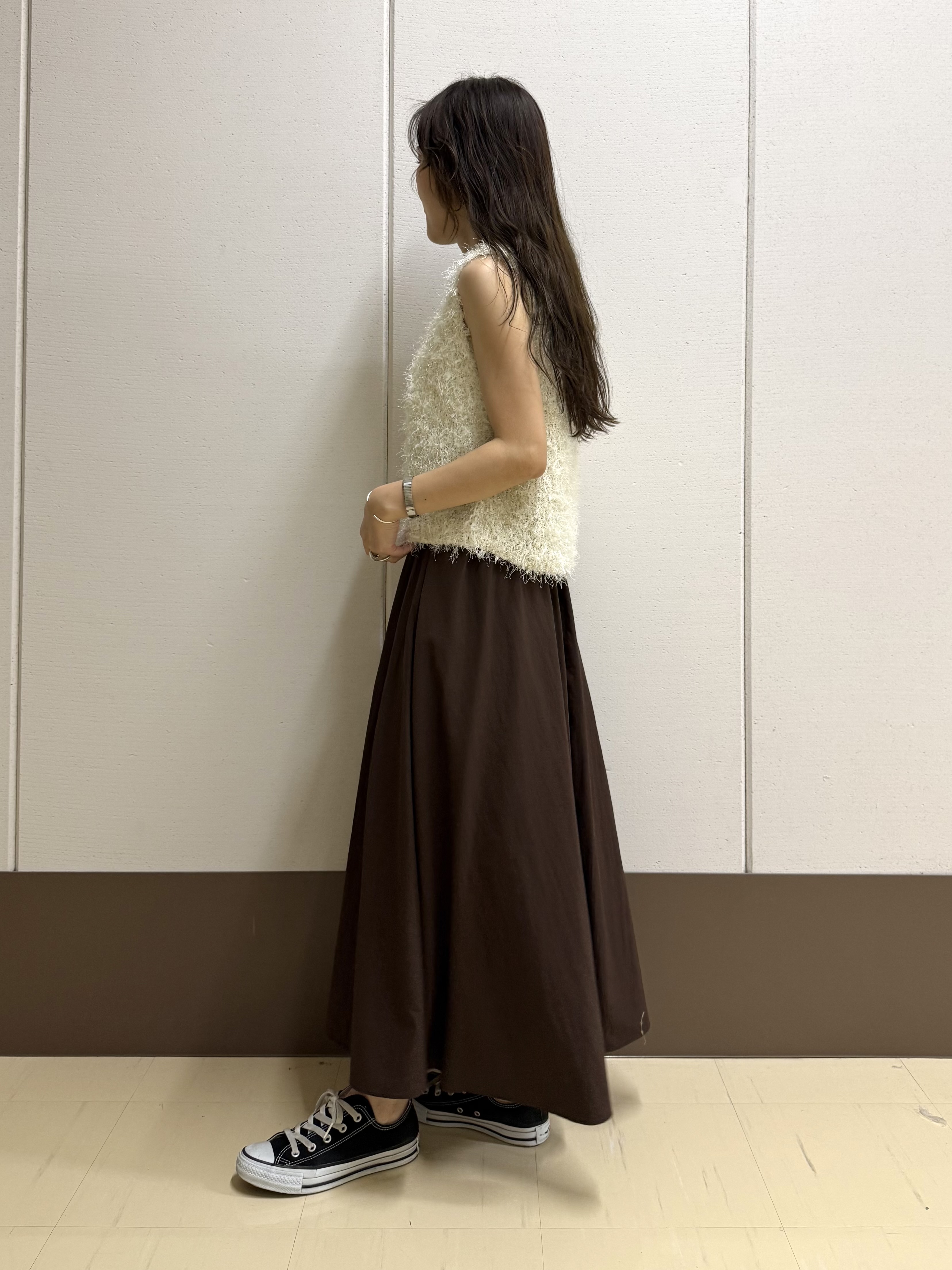 mamiさんの「INDIVI｜【洗える】ファンシーヤーンVネックニットベスト」を使ったコーディネート