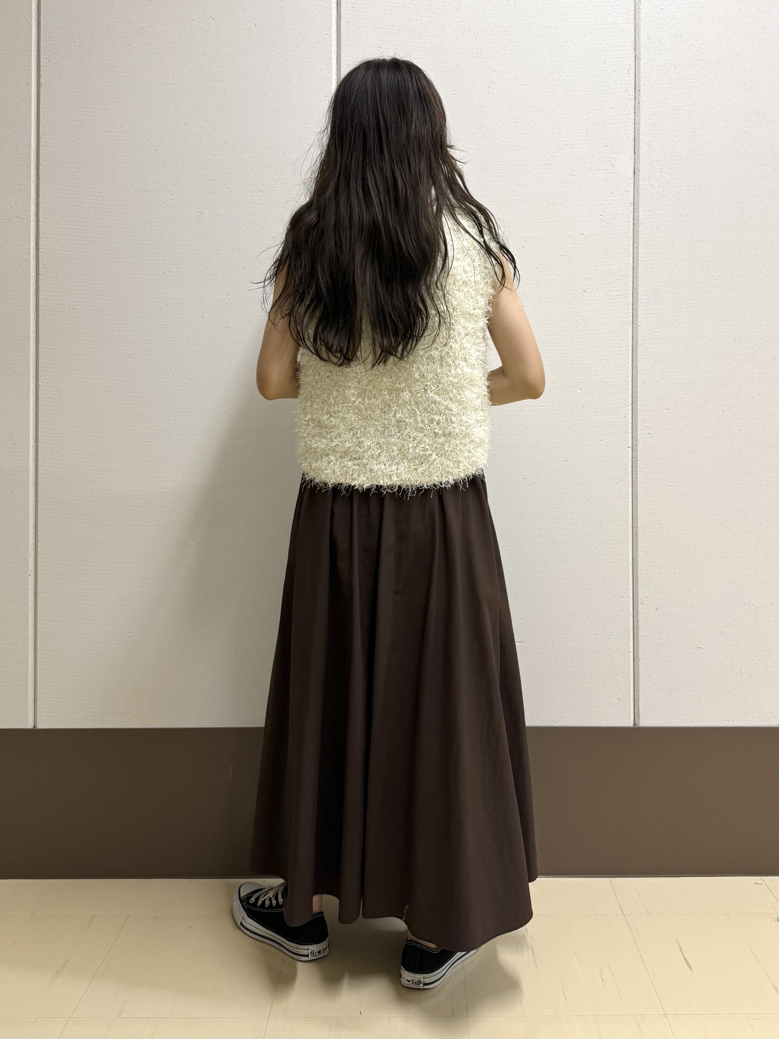 mamiさんの「INDIVI｜【洗える】ファンシーヤーンVネックニットベスト」を使ったコーディネート