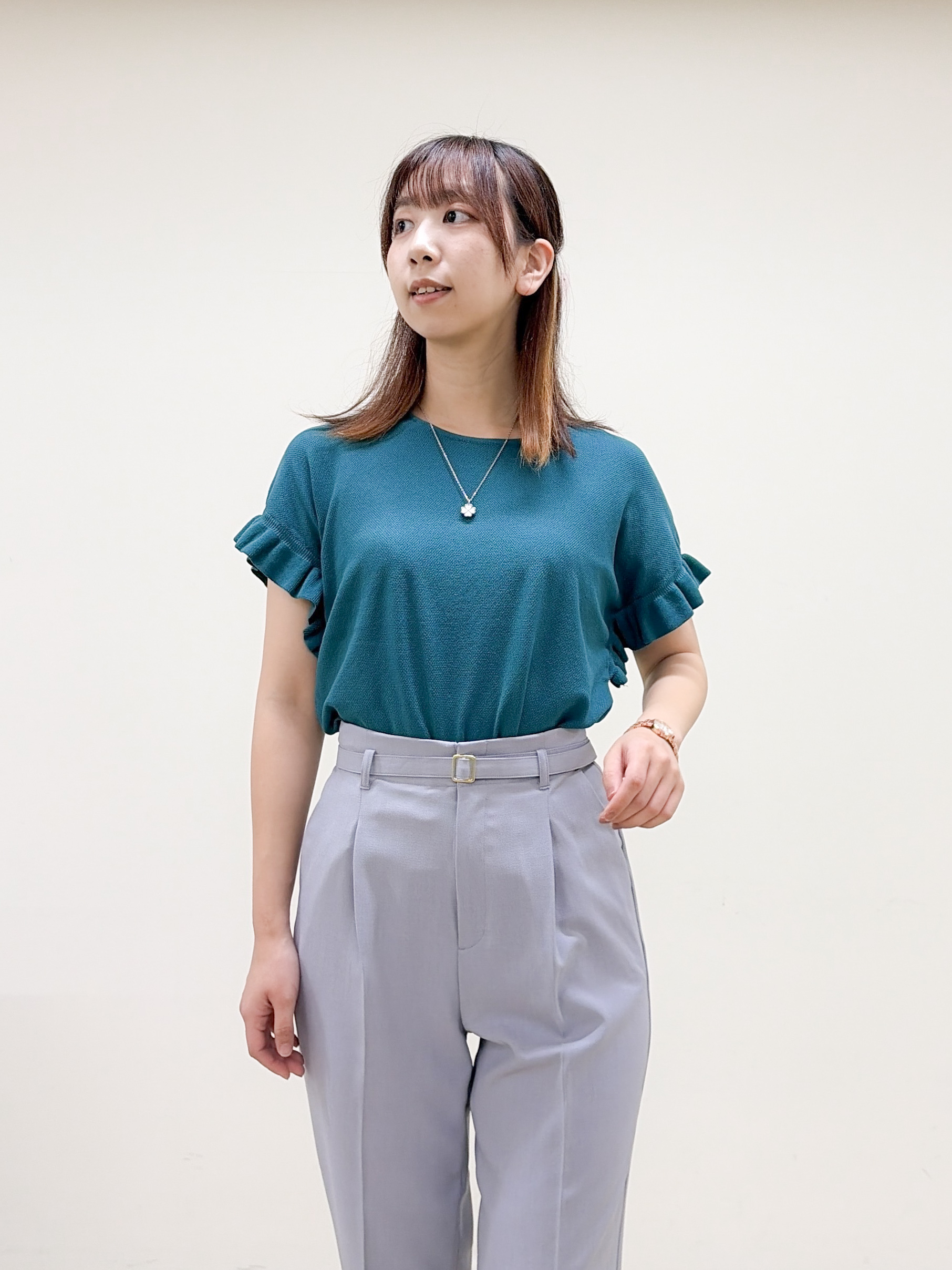 yurinaさんの「index｜フリルスリーブニット【洗濯機OK】」を使ったコーディネート